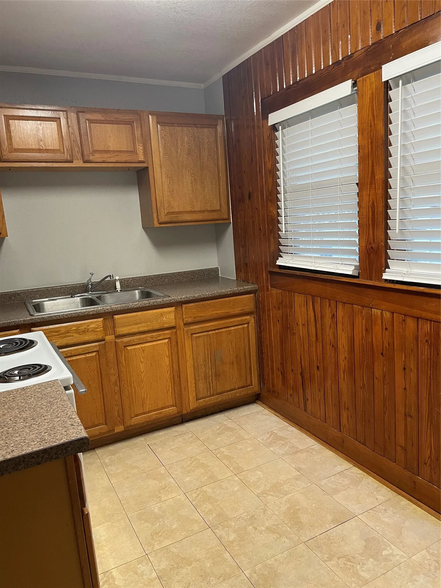 Single Family Residence For Rent in Denton County , 1007 Oakland Street 100, Denton, Texas 76201, 1 Bedroom, 1 Bathroom, Garage spaces, 888 Sqft, built in 1959, mls#21399332, Real Estate Agent in Denton, Homes For Rent in Denton county, Homes For Rent in Denton, Realtor in Denton Texas, Real Estate Brokerage Independent Realty Texas, Luminita Cordes Realtor