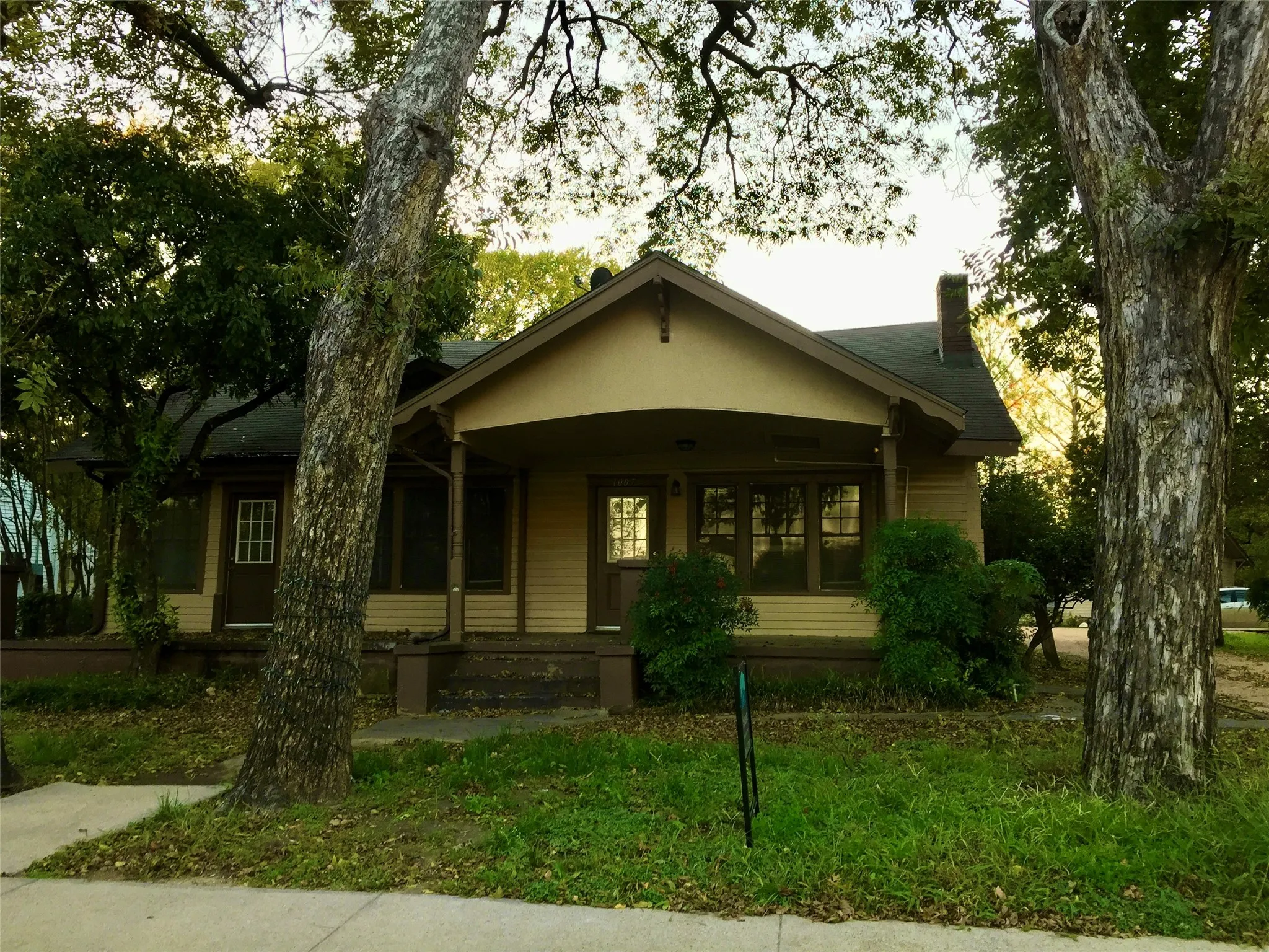 Single Family Residence For Rent in Denton County , 1007 Oakland Street 100, Denton, Texas 76201, 1 Bedroom, 1 Bathroom, Garage spaces, 888 Sqft, built in 1959, mls#21399332, Real Estate Agent in Denton, Homes For Rent in Denton county, Homes For Rent in Denton, Realtor in Denton Texas, Real Estate Brokerage Independent Realty Texas, Luminita Cordes Realtor