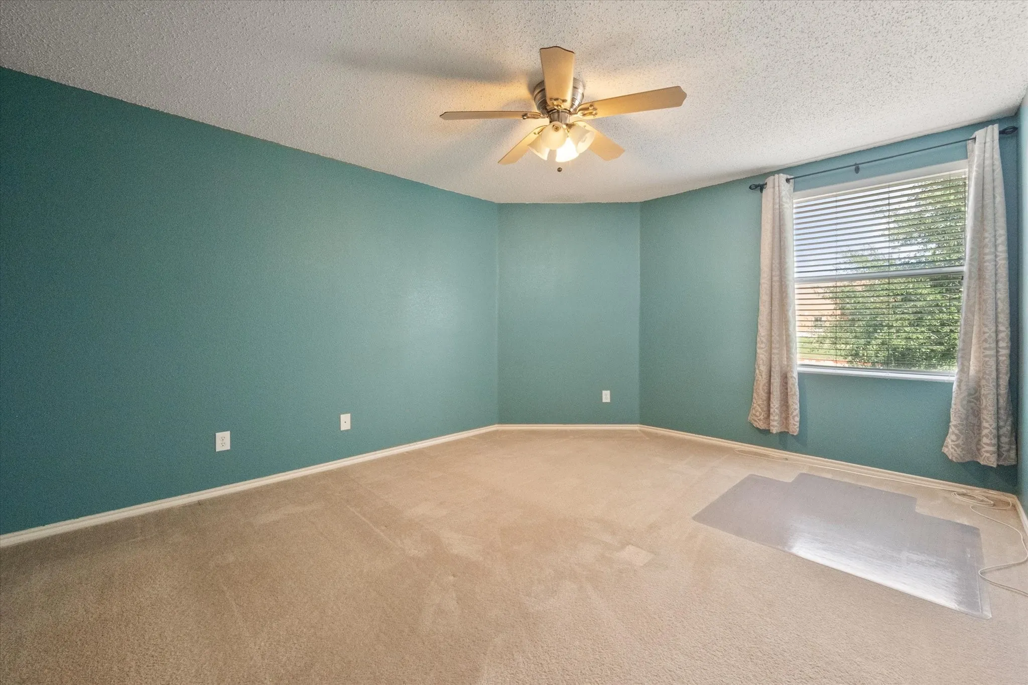 Single Family Residence For Rent in Tarrant County , 511 Travis Ranch Trail, Arlington, Texas 76002, 4 Bedroom, 2 Bathroom, 2 Garage spaces, 3,994 Sqft, built in 2005, mls#21399331, Real Estate Agent in Arlington, Homes For Rent in Tarrant county, Homes For Rent in Arlington, Realtor in Arlington Texas, Real Estate Brokerage Independent Realty Texas, Luminita Cordes Realtor