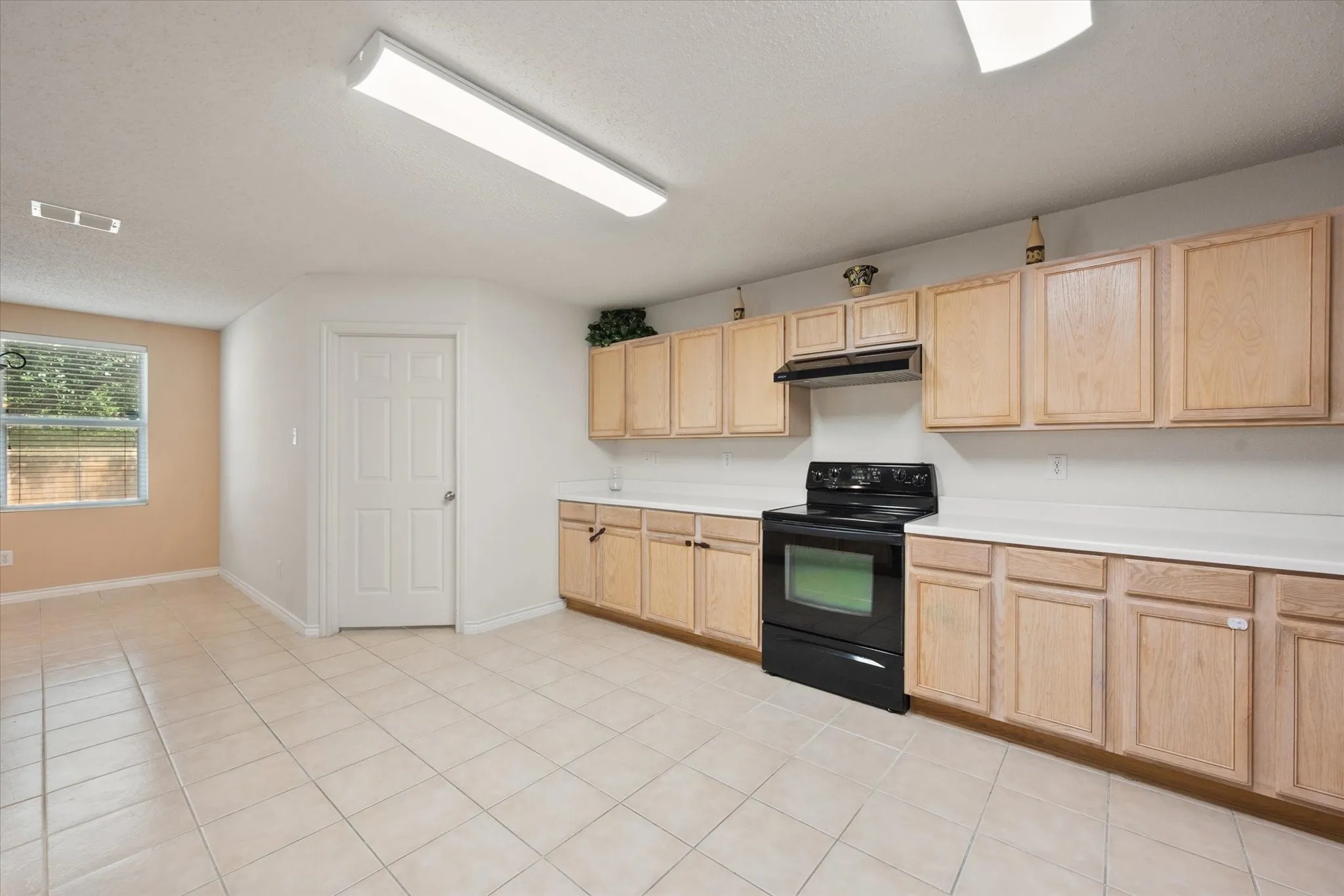 Single Family Residence For Rent in Tarrant County , 511 Travis Ranch Trail, Arlington, Texas 76002, 4 Bedroom, 2 Bathroom, 2 Garage spaces, 3,994 Sqft, built in 2005, mls#21399331, Real Estate Agent in Arlington, Homes For Rent in Tarrant county, Homes For Rent in Arlington, Realtor in Arlington Texas, Real Estate Brokerage Independent Realty Texas, Luminita Cordes Realtor