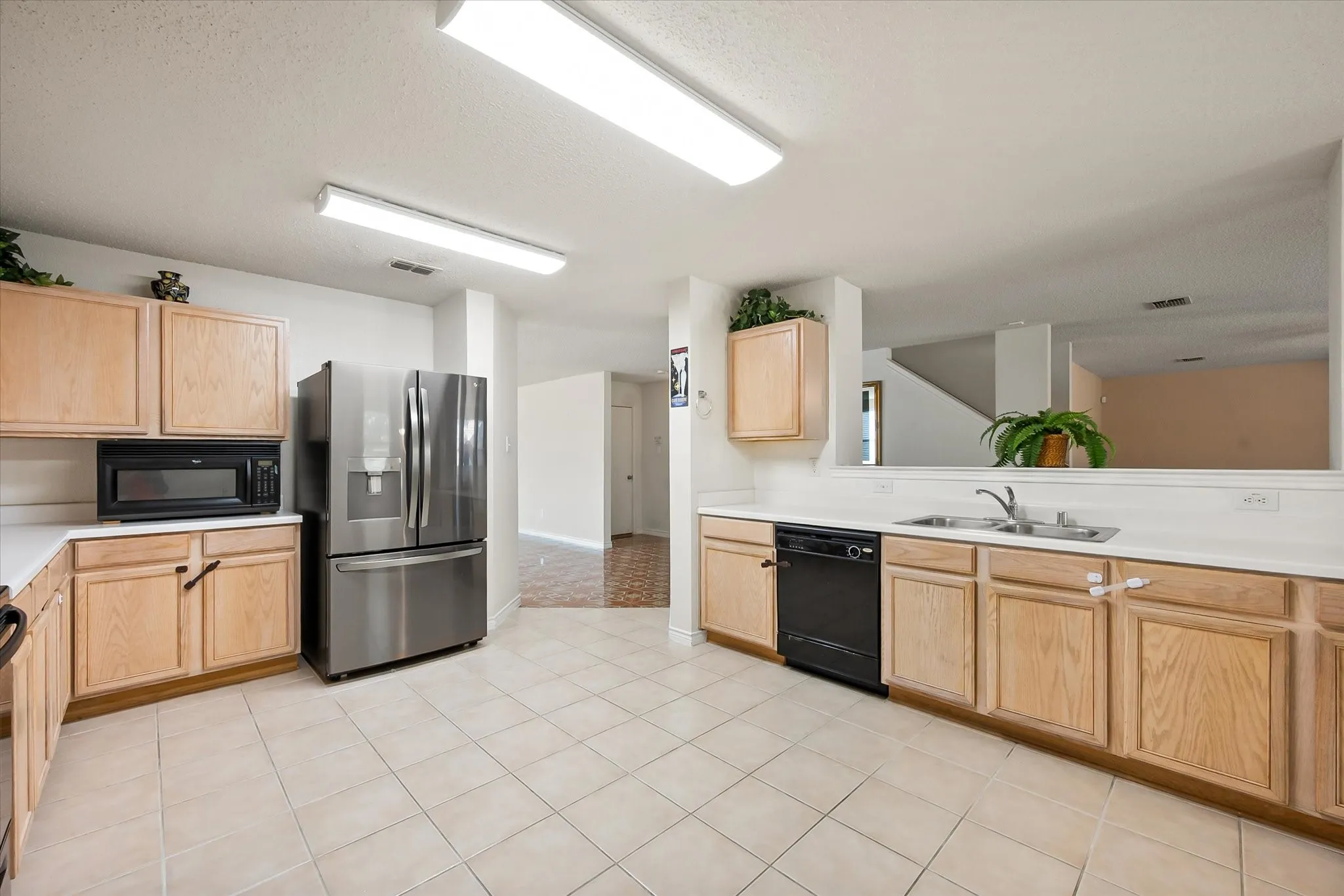 Single Family Residence For Rent in Tarrant County , 511 Travis Ranch Trail, Arlington, Texas 76002, 4 Bedroom, 2 Bathroom, 2 Garage spaces, 3,994 Sqft, built in 2005, mls#21399331, Real Estate Agent in Arlington, Homes For Rent in Tarrant county, Homes For Rent in Arlington, Realtor in Arlington Texas, Real Estate Brokerage Independent Realty Texas, Luminita Cordes Realtor