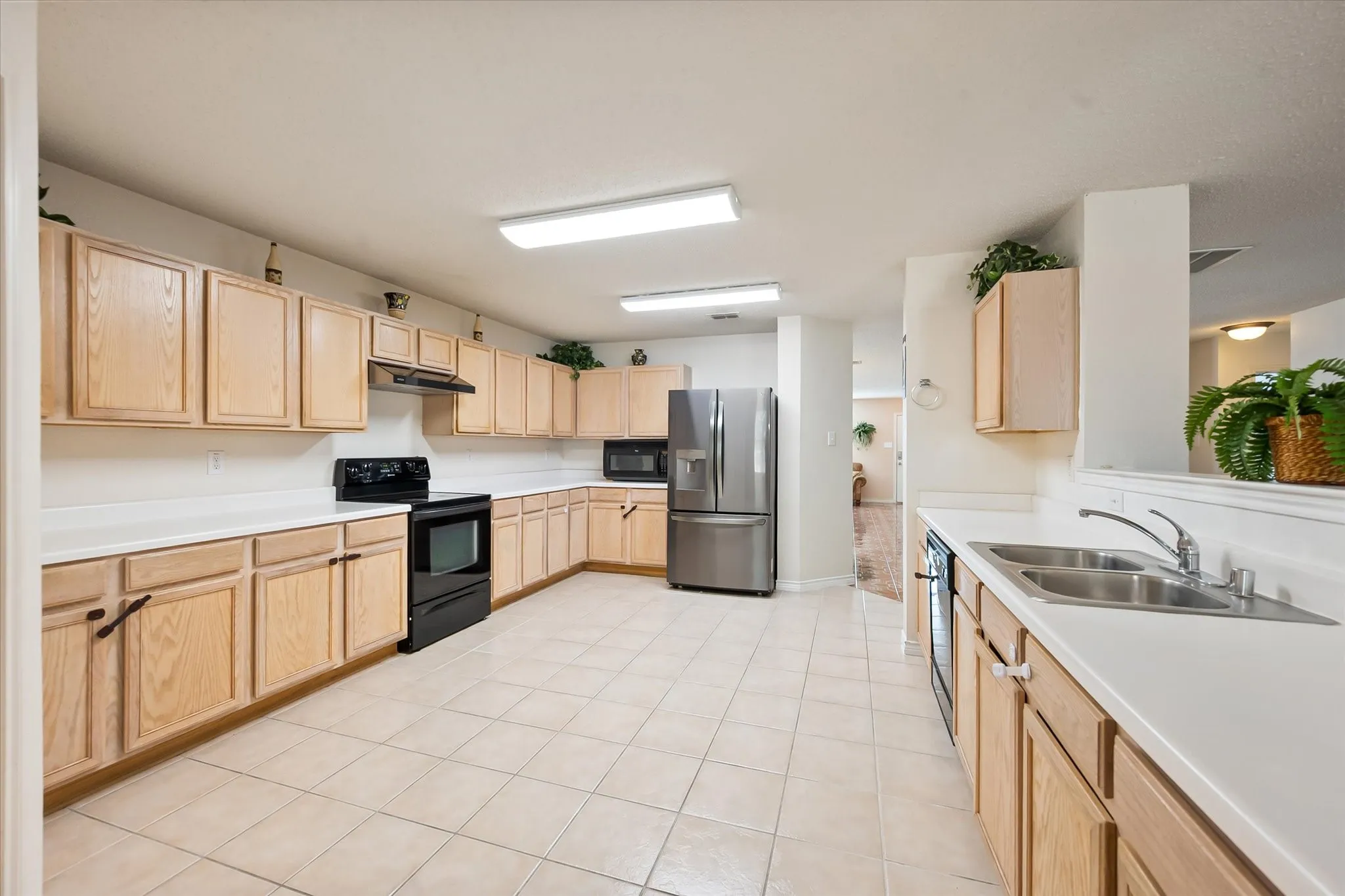 Single Family Residence For Rent in Tarrant County , 511 Travis Ranch Trail, Arlington, Texas 76002, 4 Bedroom, 2 Bathroom, 2 Garage spaces, 3,994 Sqft, built in 2005, mls#21399331, Real Estate Agent in Arlington, Homes For Rent in Tarrant county, Homes For Rent in Arlington, Realtor in Arlington Texas, Real Estate Brokerage Independent Realty Texas, Luminita Cordes Realtor