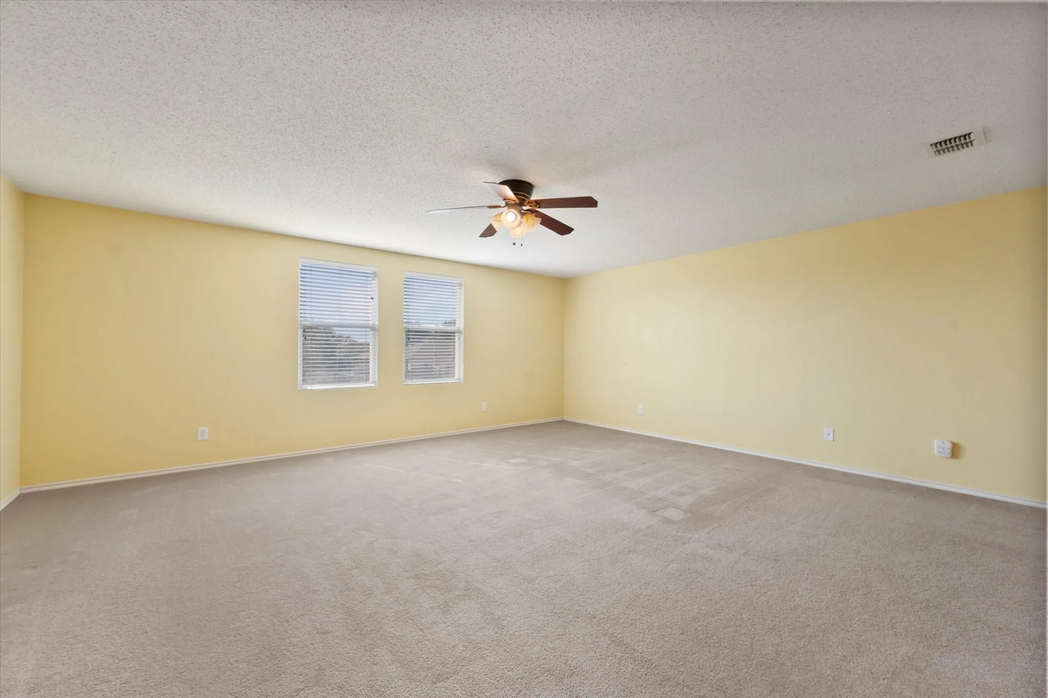 Single Family Residence For Rent in Tarrant County , 511 Travis Ranch Trail, Arlington, Texas 76002, 4 Bedroom, 2 Bathroom, 2 Garage spaces, 3,994 Sqft, built in 2005, mls#21399331, Real Estate Agent in Arlington, Homes For Rent in Tarrant county, Homes For Rent in Arlington, Realtor in Arlington Texas, Real Estate Brokerage Independent Realty Texas, Luminita Cordes Realtor
