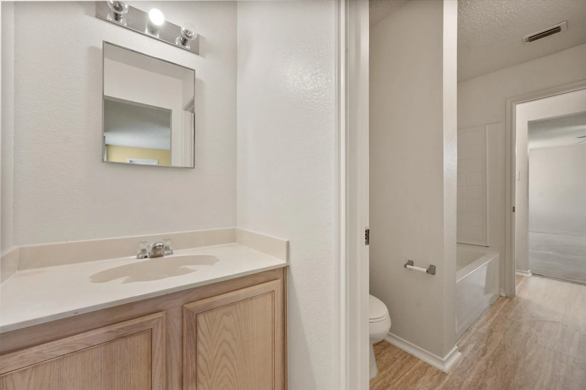 Single Family Residence For Rent in Tarrant County , 511 Travis Ranch Trail, Arlington, Texas 76002, 4 Bedroom, 2 Bathroom, 2 Garage spaces, 3,994 Sqft, built in 2005, mls#21399331, Real Estate Agent in Arlington, Homes For Rent in Tarrant county, Homes For Rent in Arlington, Realtor in Arlington Texas, Real Estate Brokerage Independent Realty Texas, Luminita Cordes Realtor