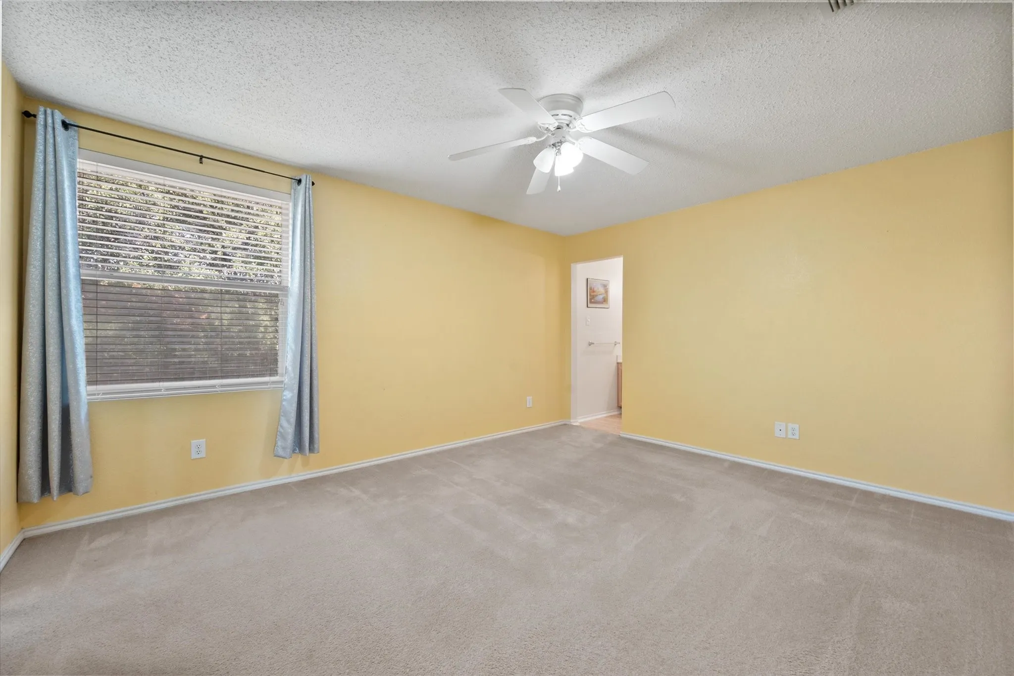 Single Family Residence For Rent in Tarrant County , 511 Travis Ranch Trail, Arlington, Texas 76002, 4 Bedroom, 2 Bathroom, 2 Garage spaces, 3,994 Sqft, built in 2005, mls#21399331, Real Estate Agent in Arlington, Homes For Rent in Tarrant county, Homes For Rent in Arlington, Realtor in Arlington Texas, Real Estate Brokerage Independent Realty Texas, Luminita Cordes Realtor