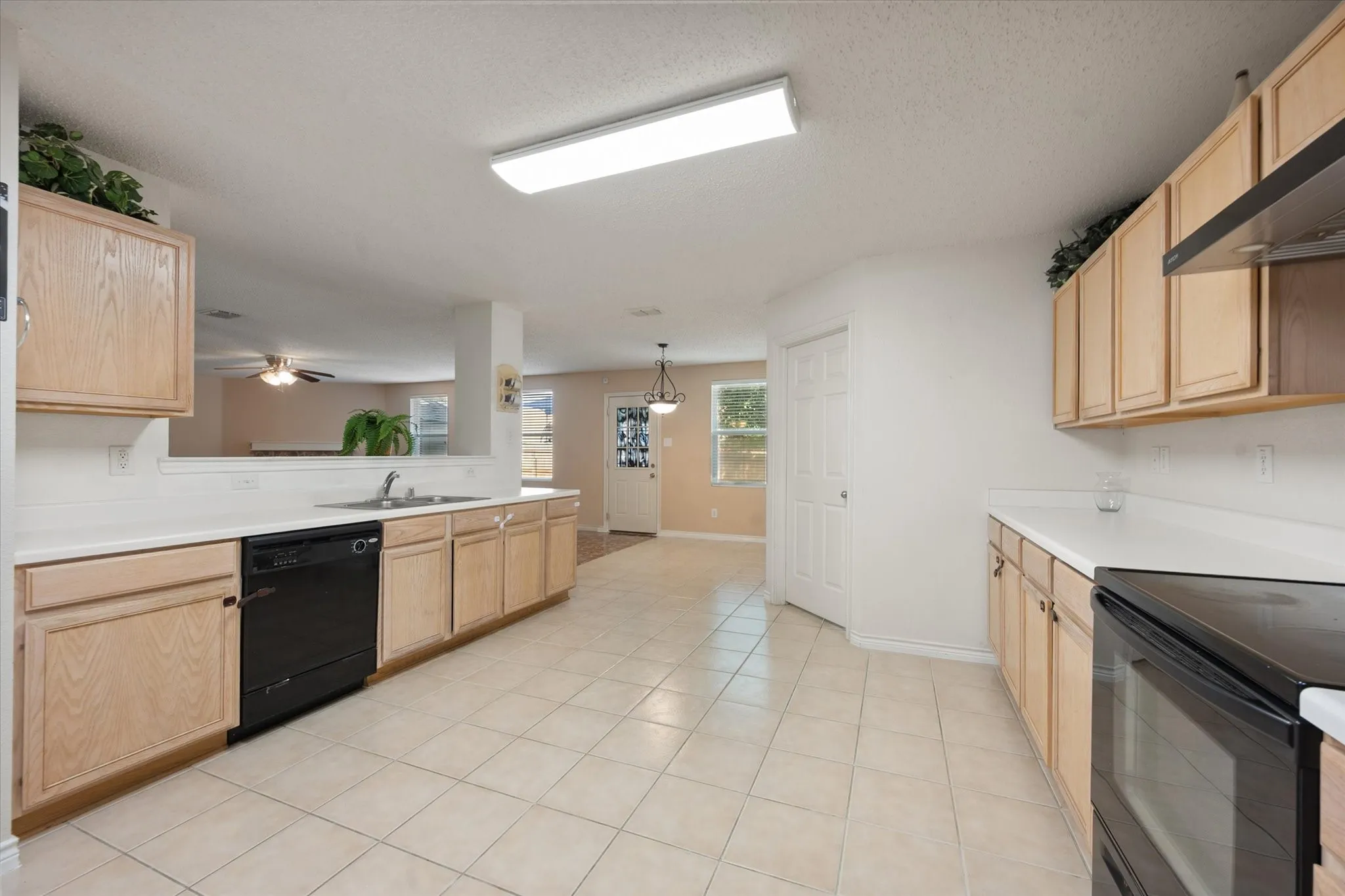 Single Family Residence For Rent in Tarrant County , 511 Travis Ranch Trail, Arlington, Texas 76002, 4 Bedroom, 2 Bathroom, 2 Garage spaces, 3,994 Sqft, built in 2005, mls#21399331, Real Estate Agent in Arlington, Homes For Rent in Tarrant county, Homes For Rent in Arlington, Realtor in Arlington Texas, Real Estate Brokerage Independent Realty Texas, Luminita Cordes Realtor