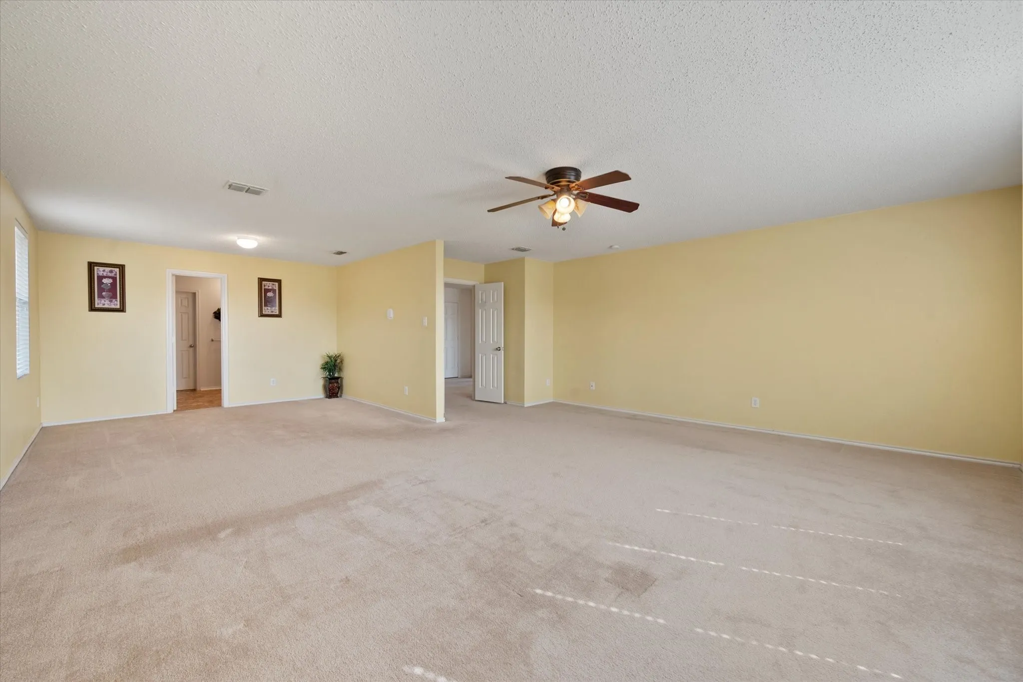 Single Family Residence For Rent in Tarrant County , 511 Travis Ranch Trail, Arlington, Texas 76002, 4 Bedroom, 2 Bathroom, 2 Garage spaces, 3,994 Sqft, built in 2005, mls#21399331, Real Estate Agent in Arlington, Homes For Rent in Tarrant county, Homes For Rent in Arlington, Realtor in Arlington Texas, Real Estate Brokerage Independent Realty Texas, Luminita Cordes Realtor