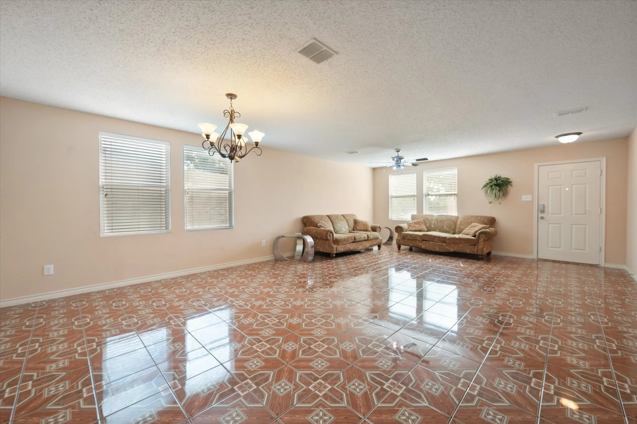 Single Family Residence For Rent in Tarrant County , 511 Travis Ranch Trail, Arlington, Texas 76002, 4 Bedroom, 2 Bathroom, 2 Garage spaces, 3,994 Sqft, built in 2005, mls#21399331, Real Estate Agent in Arlington, Homes For Rent in Tarrant county, Homes For Rent in Arlington, Realtor in Arlington Texas, Real Estate Brokerage Independent Realty Texas, Luminita Cordes Realtor