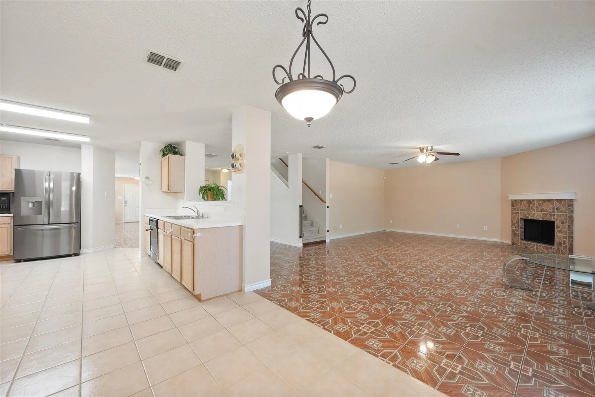 Single Family Residence For Rent in Tarrant County , 511 Travis Ranch Trail, Arlington, Texas 76002, 4 Bedroom, 2 Bathroom, 2 Garage spaces, 3,994 Sqft, built in 2005, mls#21399331, Real Estate Agent in Arlington, Homes For Rent in Tarrant county, Homes For Rent in Arlington, Realtor in Arlington Texas, Real Estate Brokerage Independent Realty Texas, Luminita Cordes Realtor