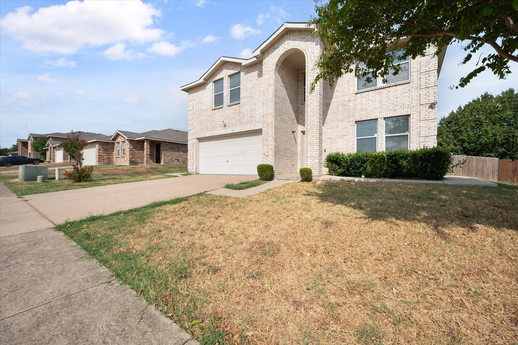 Single Family Residence For Rent in Tarrant County , 511 Travis Ranch Trail, Arlington, Texas 76002, 4 Bedroom, 2 Bathroom, 2 Garage spaces, 3,994 Sqft, built in 2005, mls#21399331, Real Estate Agent in Arlington, Homes For Rent in Tarrant county, Homes For Rent in Arlington, Realtor in Arlington Texas, Real Estate Brokerage Independent Realty Texas, Luminita Cordes Realtor