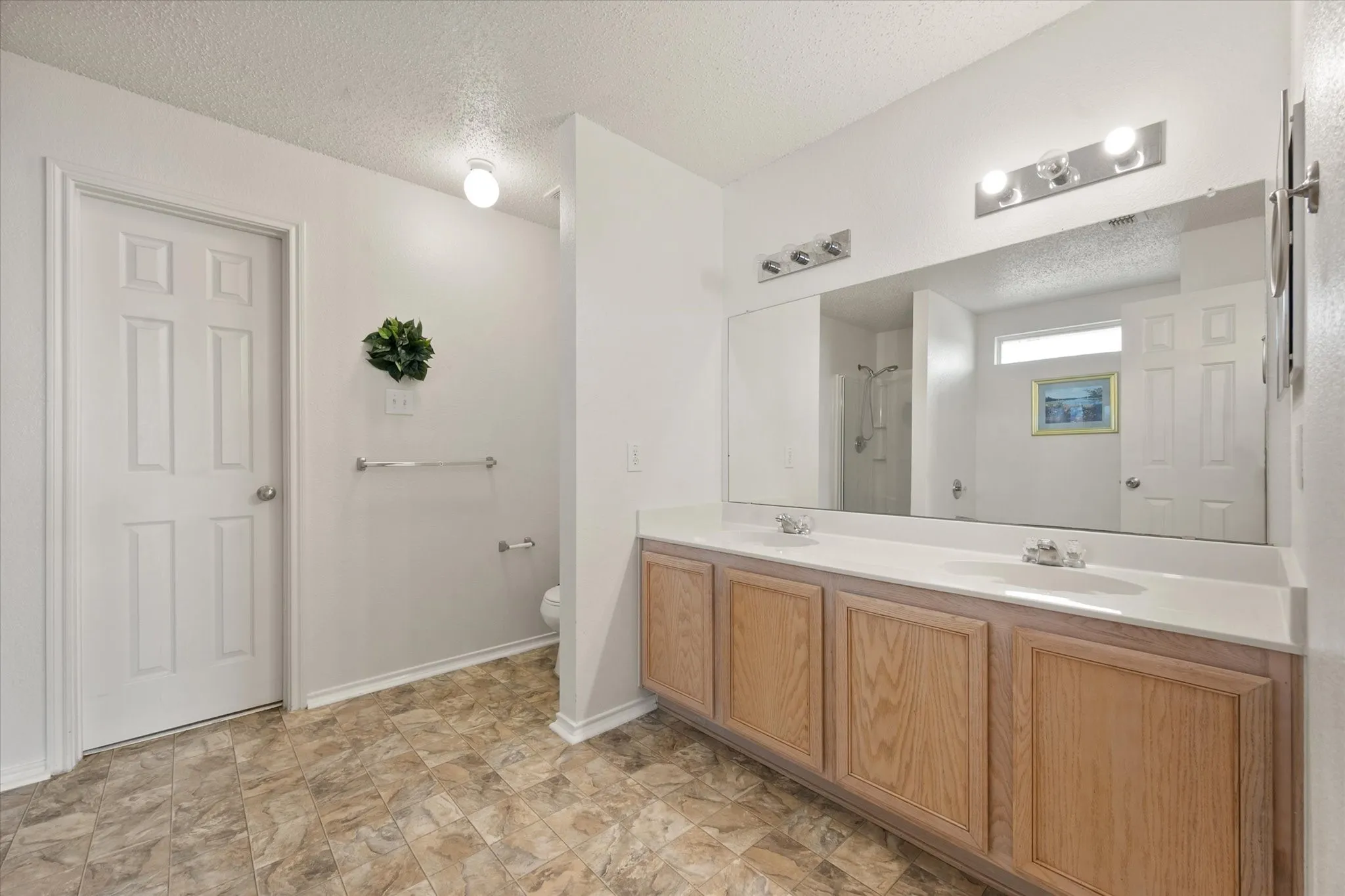 Single Family Residence For Rent in Tarrant County , 511 Travis Ranch Trail, Arlington, Texas 76002, 4 Bedroom, 2 Bathroom, 2 Garage spaces, 3,994 Sqft, built in 2005, mls#21399331, Real Estate Agent in Arlington, Homes For Rent in Tarrant county, Homes For Rent in Arlington, Realtor in Arlington Texas, Real Estate Brokerage Independent Realty Texas, Luminita Cordes Realtor