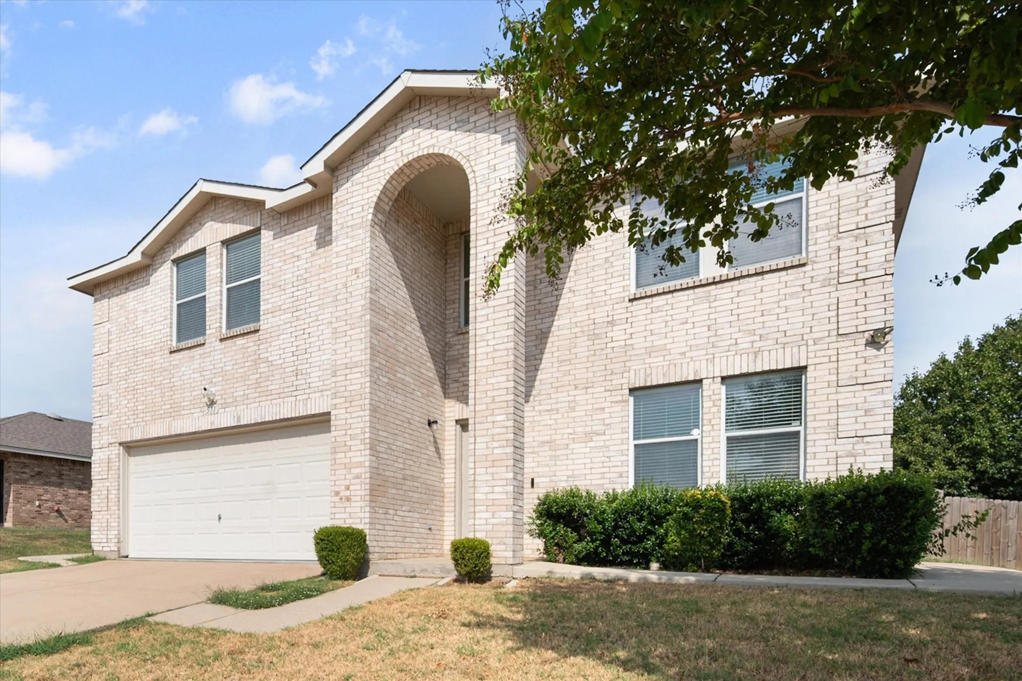 Single Family Residence For Rent in Tarrant County , 511 Travis Ranch Trail, Arlington, Texas 76002, 4 Bedroom, 2 Bathroom, 2 Garage spaces, 3,994 Sqft, built in 2005, mls#21399331, Real Estate Agent in Arlington, Homes For Rent in Tarrant county, Homes For Rent in Arlington, Realtor in Arlington Texas, Real Estate Brokerage Independent Realty Texas, Luminita Cordes Realtor