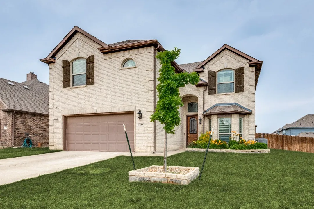 Single Family Residence For Sale in Ellis County , 249 Noble Nest Drive, Midlothian, Texas 76065, 5 Bedroom, 4 Bathroom, 2 Garage spaces, 3,276 Sqft, built in 2018, mls#21398346, Real Estate Agent in Midlothian, Homes For Sale in Ellis county, Homes For Sale in Midlothian, Realtor in Midlothian Texas, Real Estate Brokerage Independent Realty Texas, Luminita Cordes Realtor