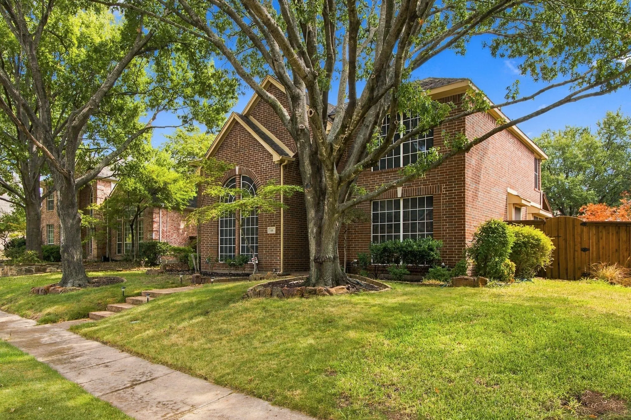 Single Family Residence For Sale in Collin County , 816 Rolling Meadows Court, Allen, Texas 75013, 4 Bedroom, 3 Bathroom, 2 Garage spaces, 2,732 Sqft, built in 1994, mls#21399344, Real Estate Agent in Allen, Homes For Sale in Collin county, Homes For Sale in Allen, Realtor in Allen Texas, Real Estate Brokerage Independent Realty Texas, Luminita Cordes Realtor