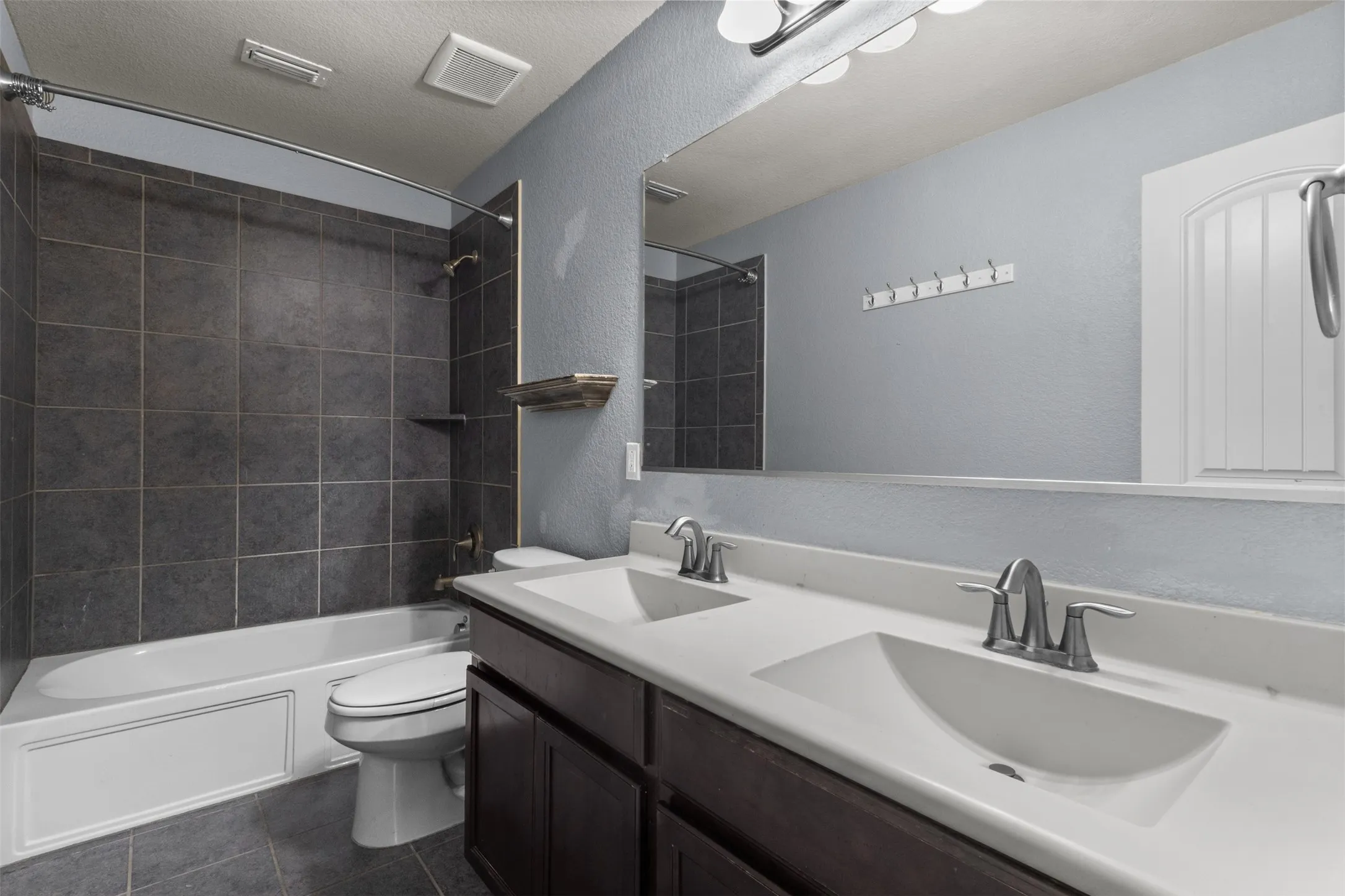 Single Family Residence For Rent in Collin County , 820 Osage Drive, Mc Kinney, Texas 75071, 4 Bedroom, 3 Bathroom, 2 Garage spaces, 2,415 Sqft, built in 2015, mls#21399346, Real Estate Agent in Mc Kinney, Homes For Rent in Collin county, Homes For Rent in Mc Kinney, Realtor in Mc Kinney Texas, Real Estate Brokerage Independent Realty Texas, Luminita Cordes Realtor