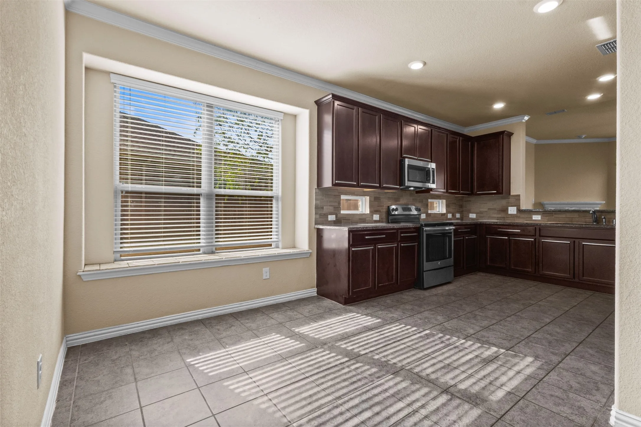 Single Family Residence For Rent in Collin County , 820 Osage Drive, Mc Kinney, Texas 75071, 4 Bedroom, 3 Bathroom, 2 Garage spaces, 2,415 Sqft, built in 2015, mls#21399346, Real Estate Agent in Mc Kinney, Homes For Rent in Collin county, Homes For Rent in Mc Kinney, Realtor in Mc Kinney Texas, Real Estate Brokerage Independent Realty Texas, Luminita Cordes Realtor