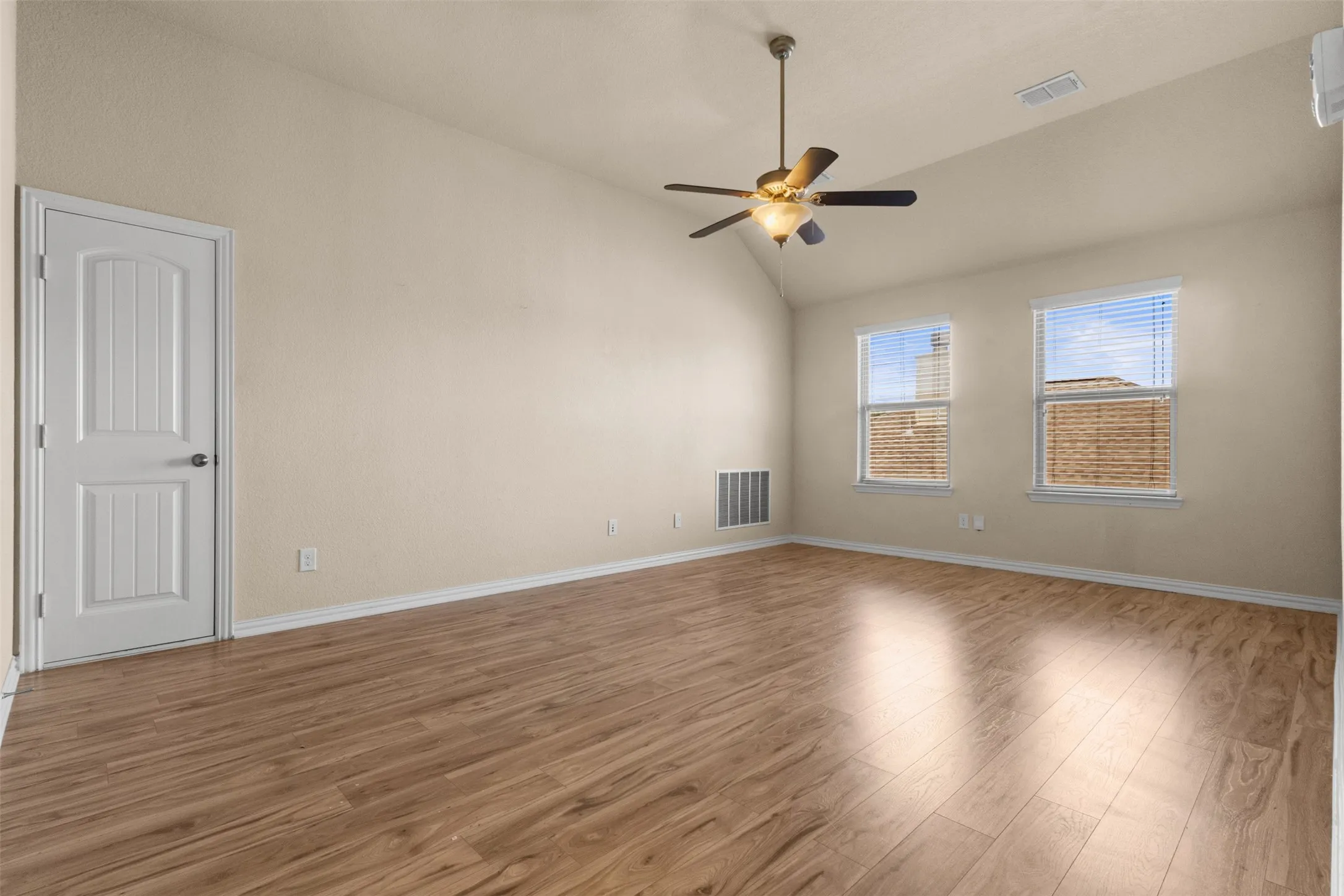 Single Family Residence For Rent in Collin County , 820 Osage Drive, Mc Kinney, Texas 75071, 4 Bedroom, 3 Bathroom, 2 Garage spaces, 2,415 Sqft, built in 2015, mls#21399346, Real Estate Agent in Mc Kinney, Homes For Rent in Collin county, Homes For Rent in Mc Kinney, Realtor in Mc Kinney Texas, Real Estate Brokerage Independent Realty Texas, Luminita Cordes Realtor