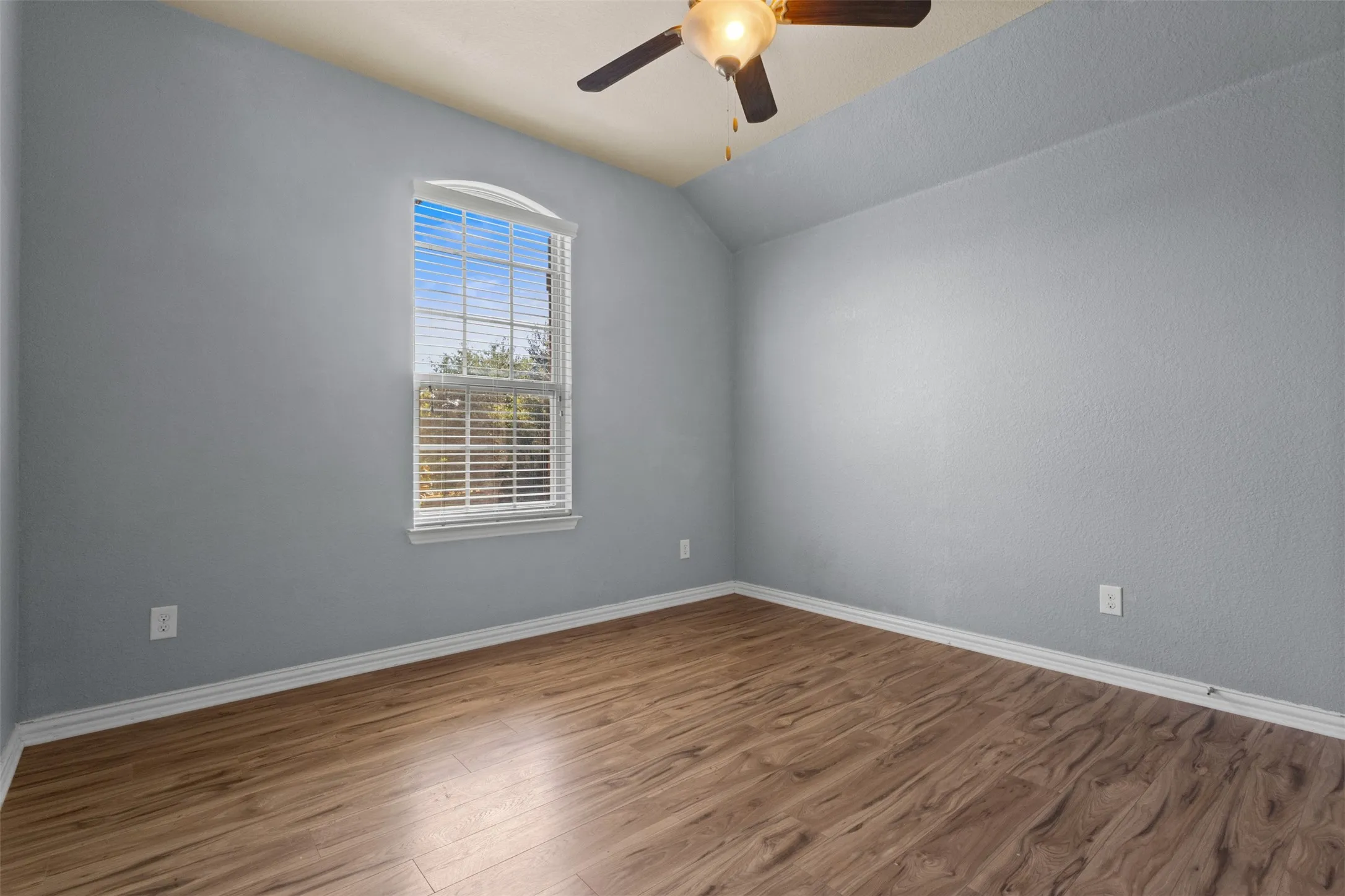 Single Family Residence For Rent in Collin County , 820 Osage Drive, Mc Kinney, Texas 75071, 4 Bedroom, 3 Bathroom, 2 Garage spaces, 2,415 Sqft, built in 2015, mls#21399346, Real Estate Agent in Mc Kinney, Homes For Rent in Collin county, Homes For Rent in Mc Kinney, Realtor in Mc Kinney Texas, Real Estate Brokerage Independent Realty Texas, Luminita Cordes Realtor