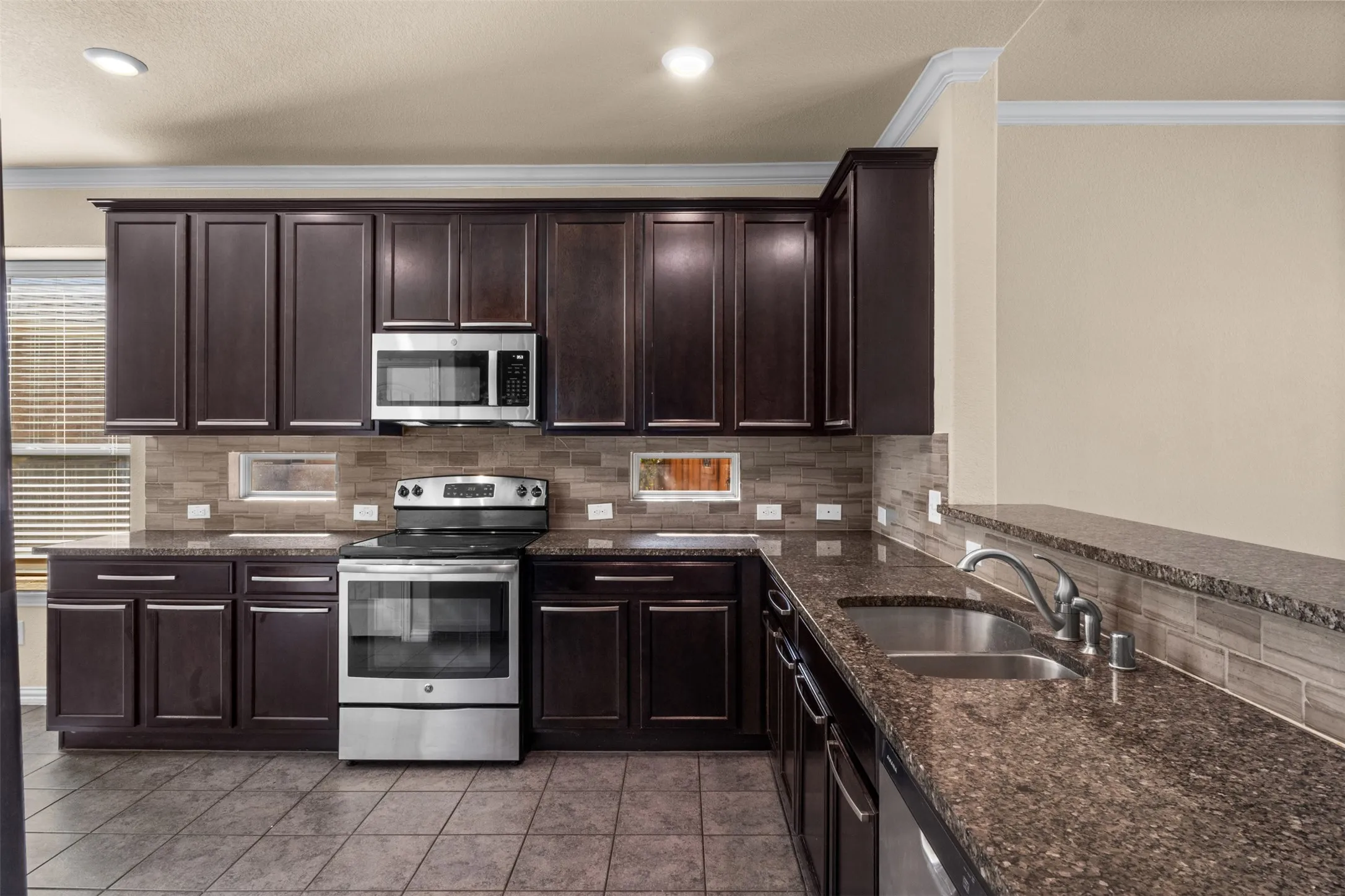 Single Family Residence For Rent in Collin County , 820 Osage Drive, Mc Kinney, Texas 75071, 4 Bedroom, 3 Bathroom, 2 Garage spaces, 2,415 Sqft, built in 2015, mls#21399346, Real Estate Agent in Mc Kinney, Homes For Rent in Collin county, Homes For Rent in Mc Kinney, Realtor in Mc Kinney Texas, Real Estate Brokerage Independent Realty Texas, Luminita Cordes Realtor