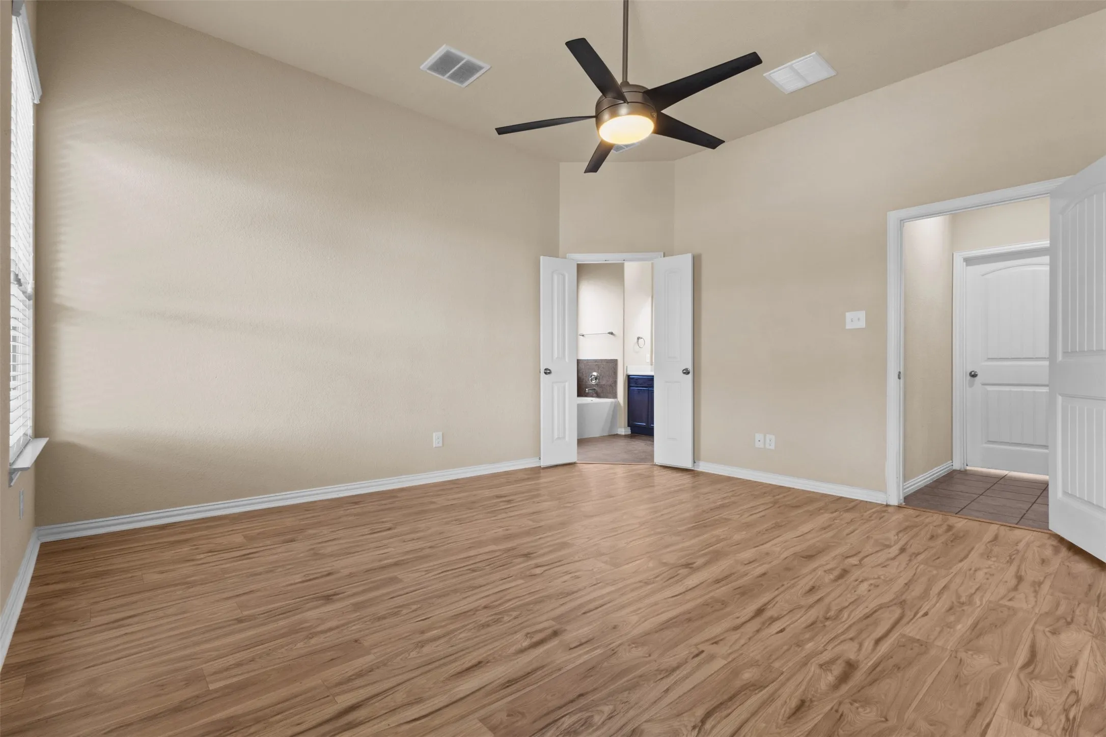 Single Family Residence For Rent in Collin County , 820 Osage Drive, Mc Kinney, Texas 75071, 4 Bedroom, 3 Bathroom, 2 Garage spaces, 2,415 Sqft, built in 2015, mls#21399346, Real Estate Agent in Mc Kinney, Homes For Rent in Collin county, Homes For Rent in Mc Kinney, Realtor in Mc Kinney Texas, Real Estate Brokerage Independent Realty Texas, Luminita Cordes Realtor