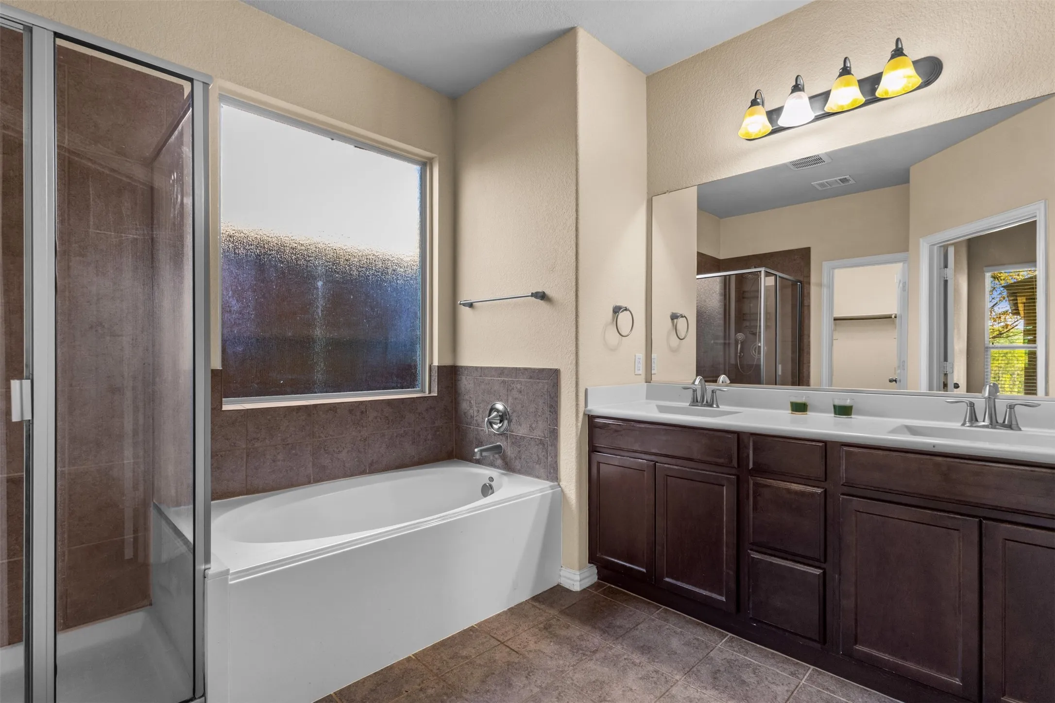 Single Family Residence For Rent in Collin County , 820 Osage Drive, Mc Kinney, Texas 75071, 4 Bedroom, 3 Bathroom, 2 Garage spaces, 2,415 Sqft, built in 2015, mls#21399346, Real Estate Agent in Mc Kinney, Homes For Rent in Collin county, Homes For Rent in Mc Kinney, Realtor in Mc Kinney Texas, Real Estate Brokerage Independent Realty Texas, Luminita Cordes Realtor