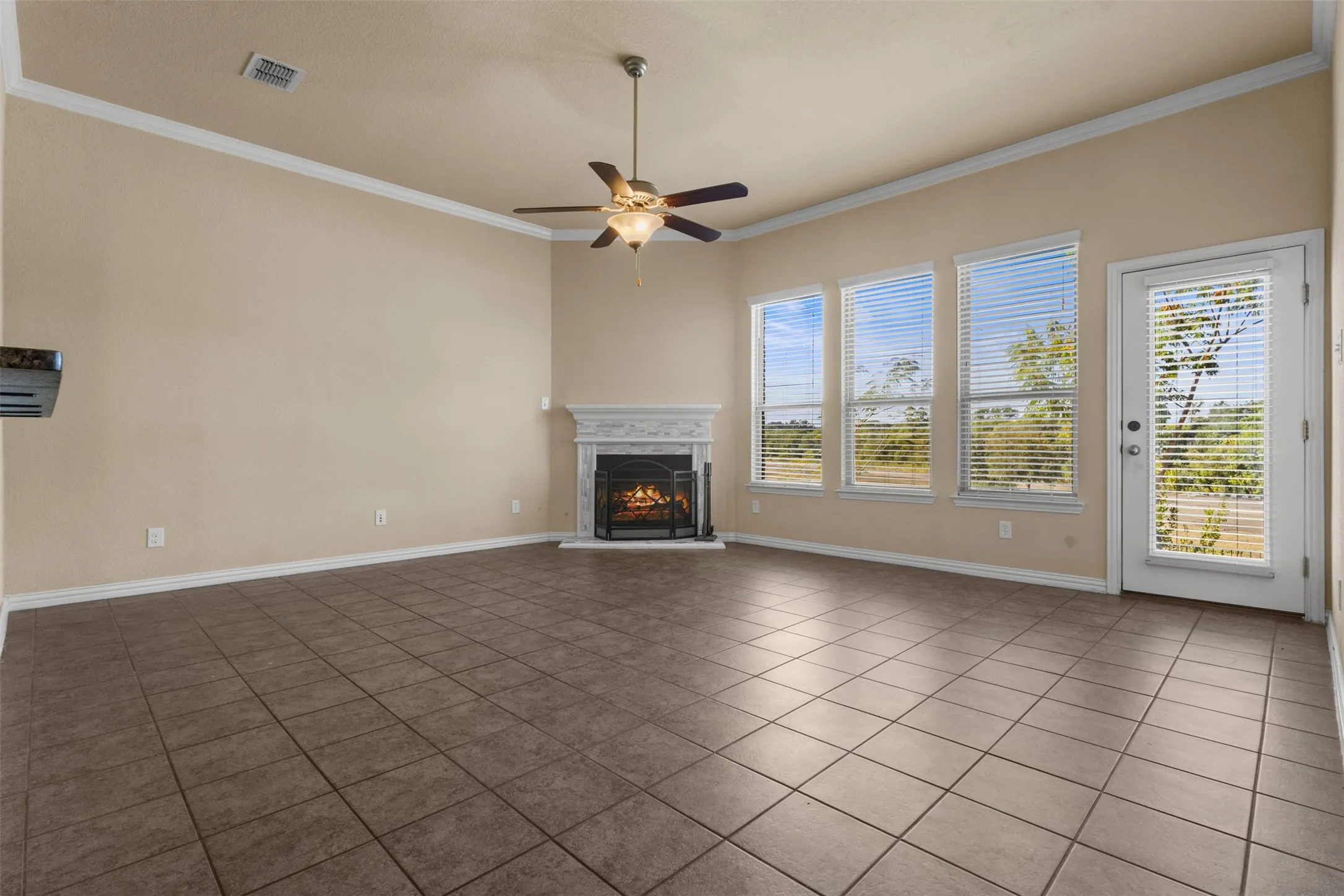 Single Family Residence For Rent in Collin County , 820 Osage Drive, Mc Kinney, Texas 75071, 4 Bedroom, 3 Bathroom, 2 Garage spaces, 2,415 Sqft, built in 2015, mls#21399346, Real Estate Agent in Mc Kinney, Homes For Rent in Collin county, Homes For Rent in Mc Kinney, Realtor in Mc Kinney Texas, Real Estate Brokerage Independent Realty Texas, Luminita Cordes Realtor