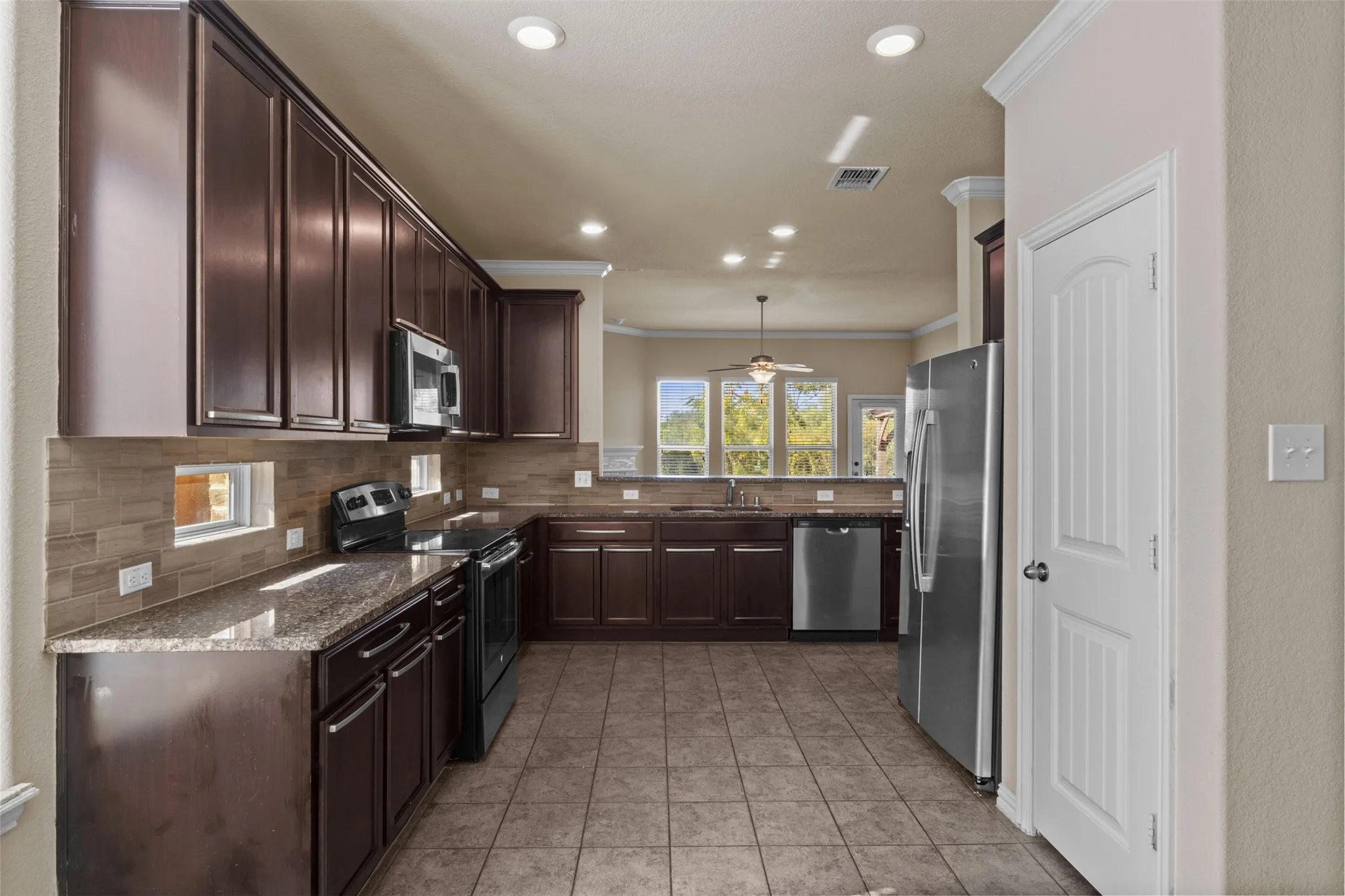 Single Family Residence For Rent in Collin County , 820 Osage Drive, Mc Kinney, Texas 75071, 4 Bedroom, 3 Bathroom, 2 Garage spaces, 2,415 Sqft, built in 2015, mls#21399346, Real Estate Agent in Mc Kinney, Homes For Rent in Collin county, Homes For Rent in Mc Kinney, Realtor in Mc Kinney Texas, Real Estate Brokerage Independent Realty Texas, Luminita Cordes Realtor