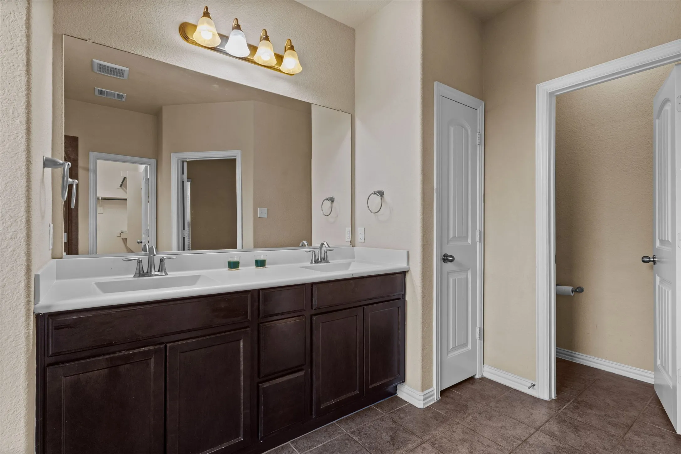 Single Family Residence For Rent in Collin County , 820 Osage Drive, Mc Kinney, Texas 75071, 4 Bedroom, 3 Bathroom, 2 Garage spaces, 2,415 Sqft, built in 2015, mls#21399346, Real Estate Agent in Mc Kinney, Homes For Rent in Collin county, Homes For Rent in Mc Kinney, Realtor in Mc Kinney Texas, Real Estate Brokerage Independent Realty Texas, Luminita Cordes Realtor