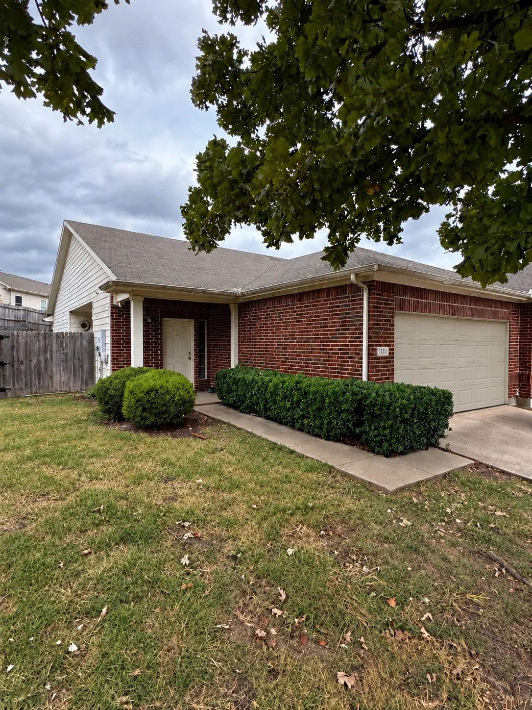 Townhouse For Sale in Tarrant County , 1225 Grand Central Parkway, Fort Worth, Texas 76131, 2 Bedroom, 2 Bathroom, 2 Garage spaces, 1,275 Sqft, built in 2007, mls#21395336, Real Estate Agent in Fort Worth, Homes For Sale in Tarrant county, Homes For Sale in Fort Worth, Realtor in Fort Worth Texas, Real Estate Brokerage Independent Realty Texas, Luminita Cordes Realtor