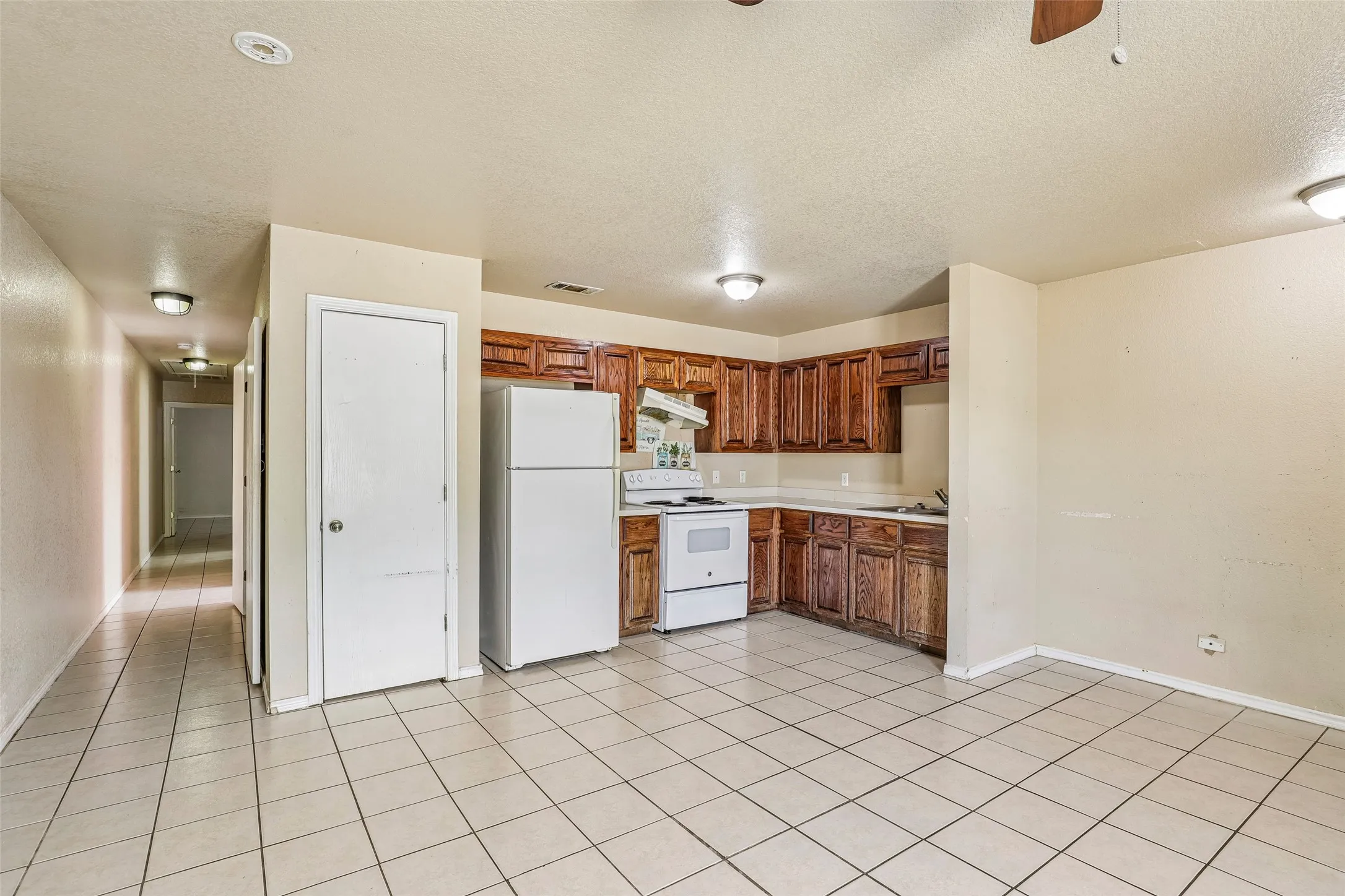 Single Family Residence For Sale in Tarrant County , 3100 Hale Avenue, Fort Worth, Texas 76106, 6 Bedroom, 2 Bathroom, Garage spaces, 1,960 Sqft, built in 2006, mls#21393742, Real Estate Agent in Fort Worth, Homes For Sale in Tarrant county, Homes For Sale in Fort Worth, Realtor in Fort Worth Texas, Real Estate Brokerage Independent Realty Texas, Luminita Cordes Realtor