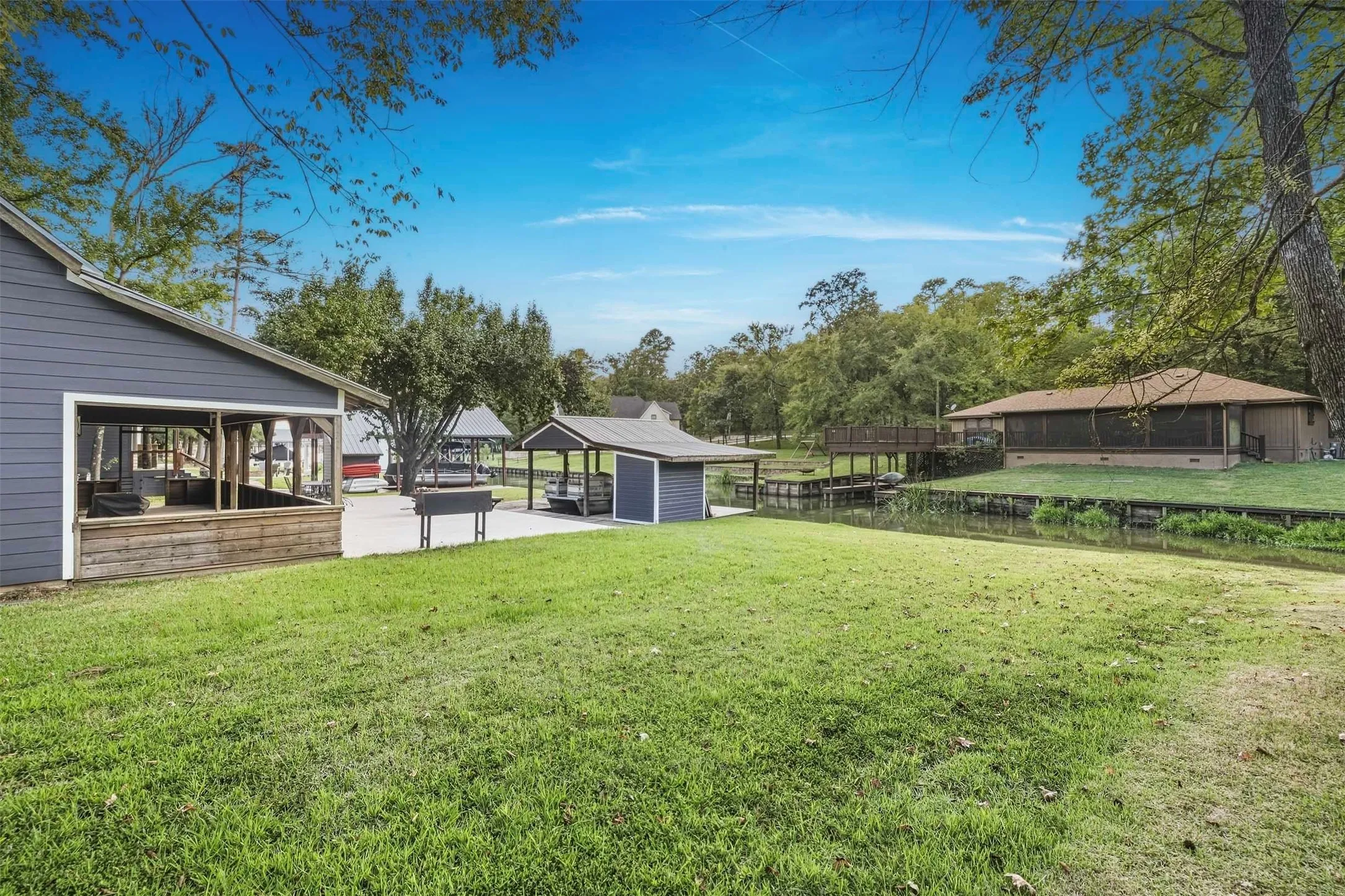 Single Family Residence For Sale in Franklin (TX) County , 310 Cypress Creek Drive, Mount Vernon, Texas 75457, 3 Bedroom, 2 Bathroom, Garage spaces, 1,529 Sqft, built in 1999, mls#21399351, Real Estate Agent in Mount Vernon, Homes For Sale in Franklin (TX) county, Homes For Sale in Mount Vernon, Realtor in Mount Vernon Texas, Real Estate Brokerage Independent Realty Texas, Luminita Cordes Realtor