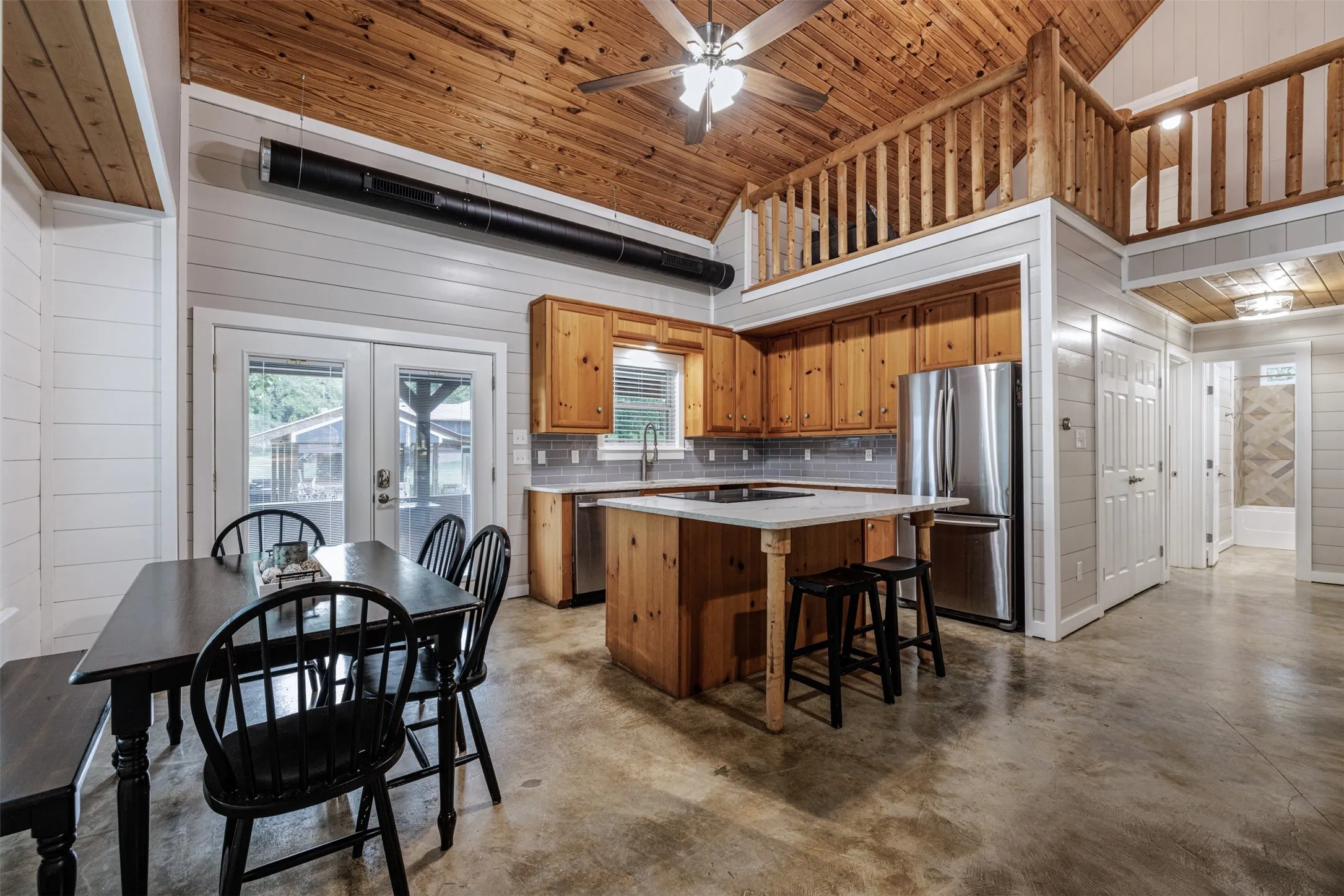 Single Family Residence For Sale in Franklin (TX) County , 310 Cypress Creek Drive, Mount Vernon, Texas 75457, 3 Bedroom, 2 Bathroom, Garage spaces, 1,529 Sqft, built in 1999, mls#21399351, Real Estate Agent in Mount Vernon, Homes For Sale in Franklin (TX) county, Homes For Sale in Mount Vernon, Realtor in Mount Vernon Texas, Real Estate Brokerage Independent Realty Texas, Luminita Cordes Realtor