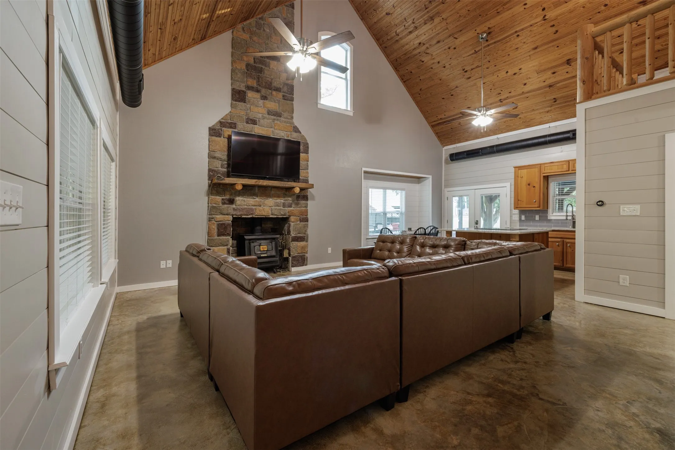Single Family Residence For Sale in Franklin (TX) County , 310 Cypress Creek Drive, Mount Vernon, Texas 75457, 3 Bedroom, 2 Bathroom, Garage spaces, 1,529 Sqft, built in 1999, mls#21399351, Real Estate Agent in Mount Vernon, Homes For Sale in Franklin (TX) county, Homes For Sale in Mount Vernon, Realtor in Mount Vernon Texas, Real Estate Brokerage Independent Realty Texas, Luminita Cordes Realtor