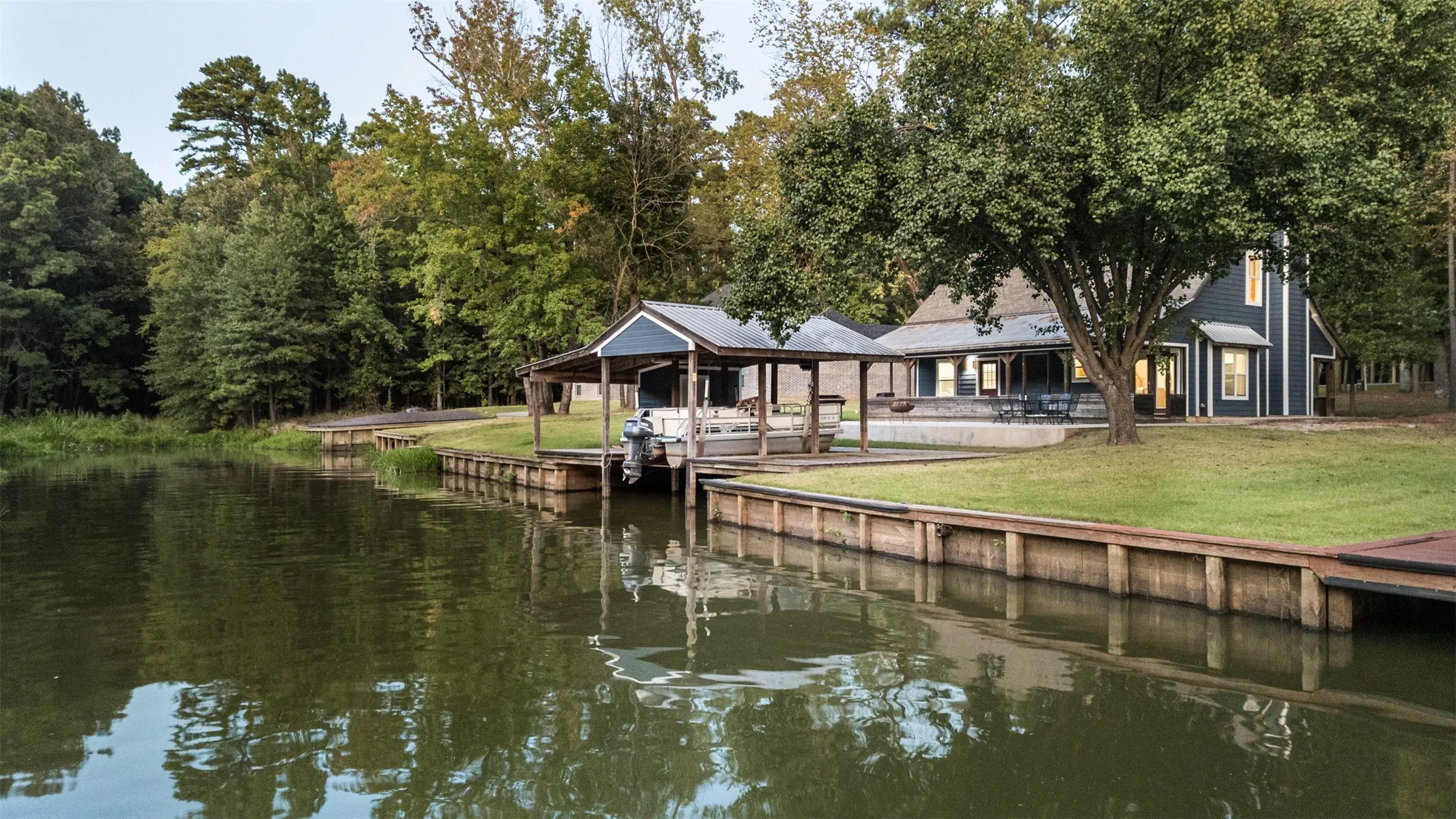 Single Family Residence For Sale in Franklin (TX) County , 310 Cypress Creek Drive, Mount Vernon, Texas 75457, 3 Bedroom, 2 Bathroom, Garage spaces, 1,529 Sqft, built in 1999, mls#21399351, Real Estate Agent in Mount Vernon, Homes For Sale in Franklin (TX) county, Homes For Sale in Mount Vernon, Realtor in Mount Vernon Texas, Real Estate Brokerage Independent Realty Texas, Luminita Cordes Realtor