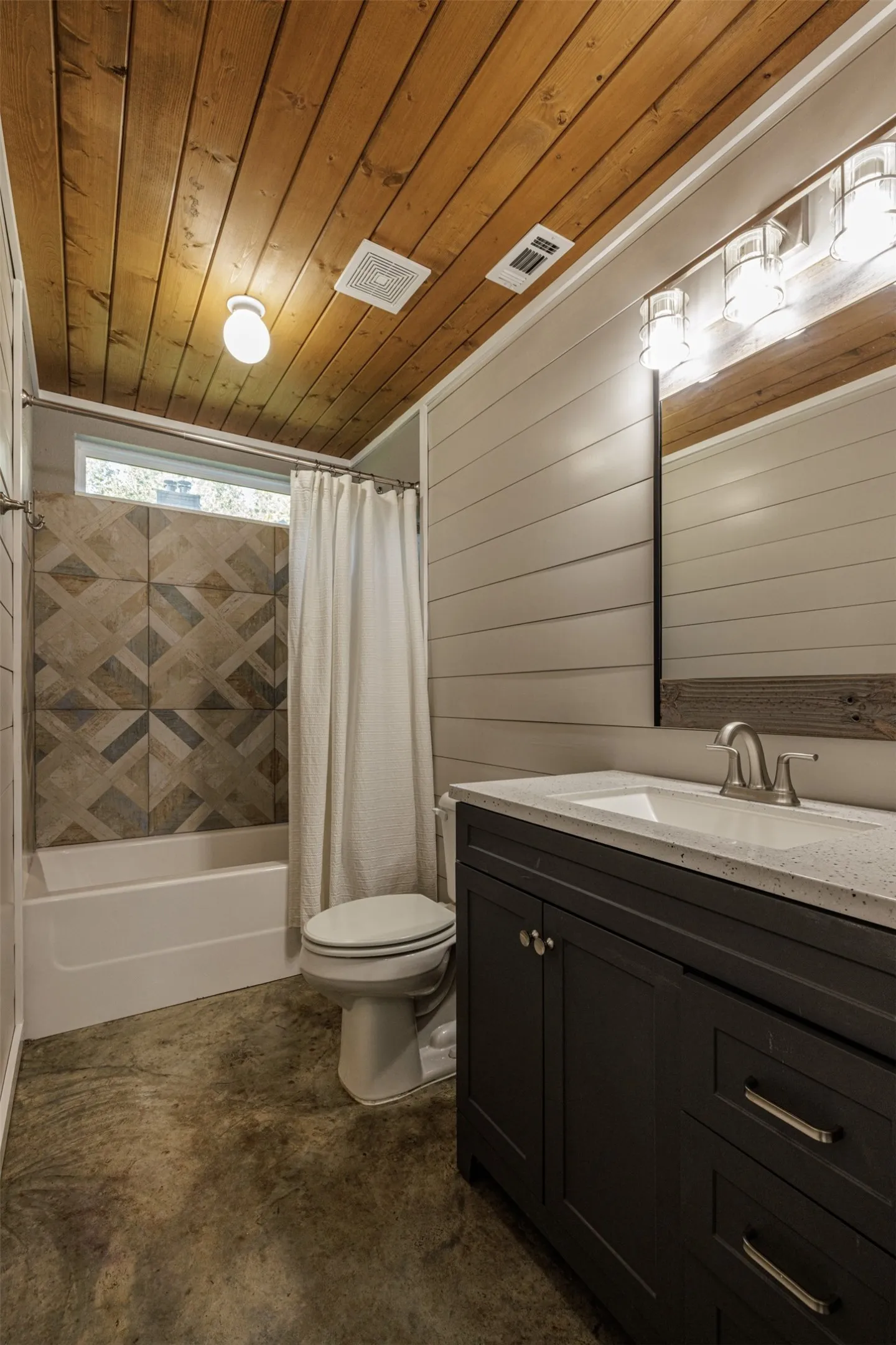 Single Family Residence For Sale in Franklin (TX) County , 310 Cypress Creek Drive, Mount Vernon, Texas 75457, 3 Bedroom, 2 Bathroom, Garage spaces, 1,529 Sqft, built in 1999, mls#21399351, Real Estate Agent in Mount Vernon, Homes For Sale in Franklin (TX) county, Homes For Sale in Mount Vernon, Realtor in Mount Vernon Texas, Real Estate Brokerage Independent Realty Texas, Luminita Cordes Realtor