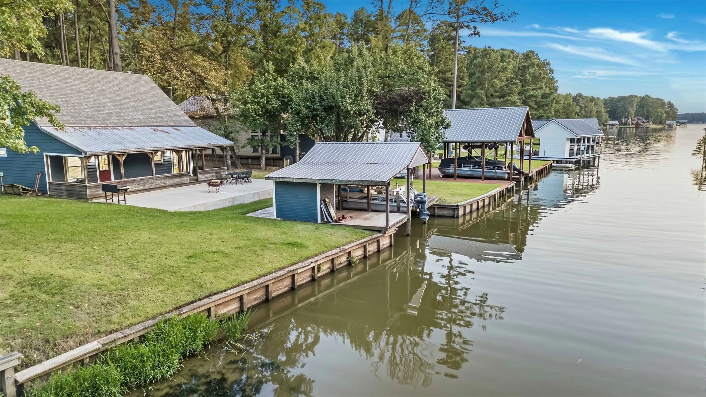 Single Family Residence For Sale in Franklin (TX) County , 310 Cypress Creek Drive, Mount Vernon, Texas 75457, 3 Bedroom, 2 Bathroom, Garage spaces, 1,529 Sqft, built in 1999, mls#21399351, Real Estate Agent in Mount Vernon, Homes For Sale in Franklin (TX) county, Homes For Sale in Mount Vernon, Realtor in Mount Vernon Texas, Real Estate Brokerage Independent Realty Texas, Luminita Cordes Realtor
