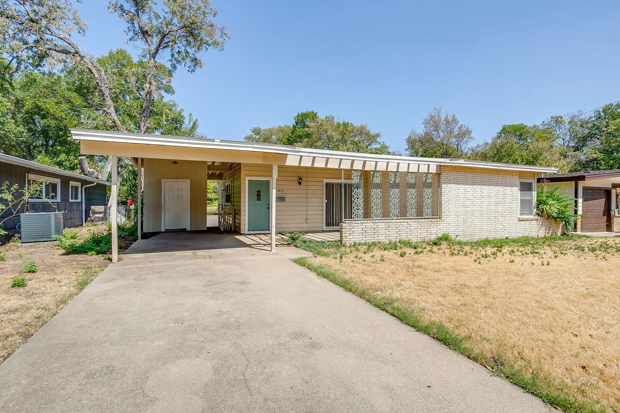 Single Family Residence For Rent in Tarrant County , 2812 Cordone Street, Fort Worth, Texas 76133, 3 Bedroom, 2 Bathroom, Garage spaces, 1,174 Sqft, built in 1955, mls#21398779, Real Estate Agent in Fort Worth, Homes For Rent in Tarrant county, Homes For Rent in Fort Worth, Realtor in Fort Worth Texas, Real Estate Brokerage Independent Realty Texas, Luminita Cordes Realtor