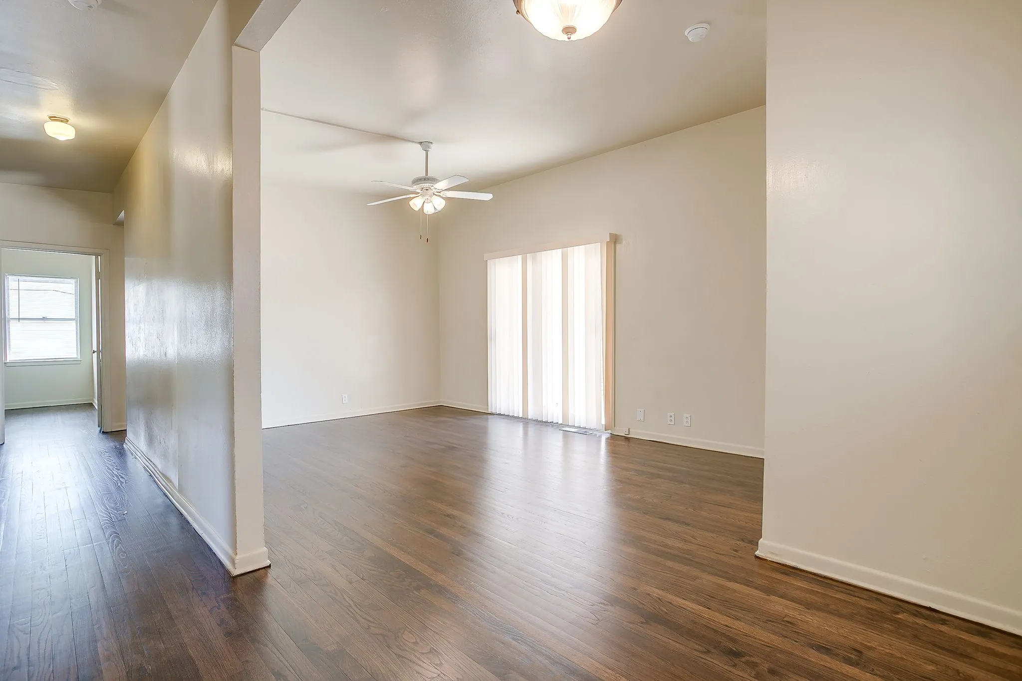 Single Family Residence For Rent in Tarrant County , 2812 Cordone Street, Fort Worth, Texas 76133, 3 Bedroom, 2 Bathroom, Garage spaces, 1,174 Sqft, built in 1955, mls#21398779, Real Estate Agent in Fort Worth, Homes For Rent in Tarrant county, Homes For Rent in Fort Worth, Realtor in Fort Worth Texas, Real Estate Brokerage Independent Realty Texas, Luminita Cordes Realtor