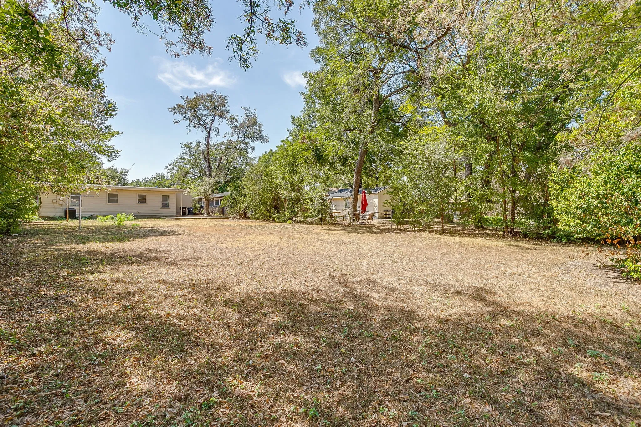 Single Family Residence For Rent in Tarrant County , 2812 Cordone Street, Fort Worth, Texas 76133, 3 Bedroom, 2 Bathroom, Garage spaces, 1,174 Sqft, built in 1955, mls#21398779, Real Estate Agent in Fort Worth, Homes For Rent in Tarrant county, Homes For Rent in Fort Worth, Realtor in Fort Worth Texas, Real Estate Brokerage Independent Realty Texas, Luminita Cordes Realtor