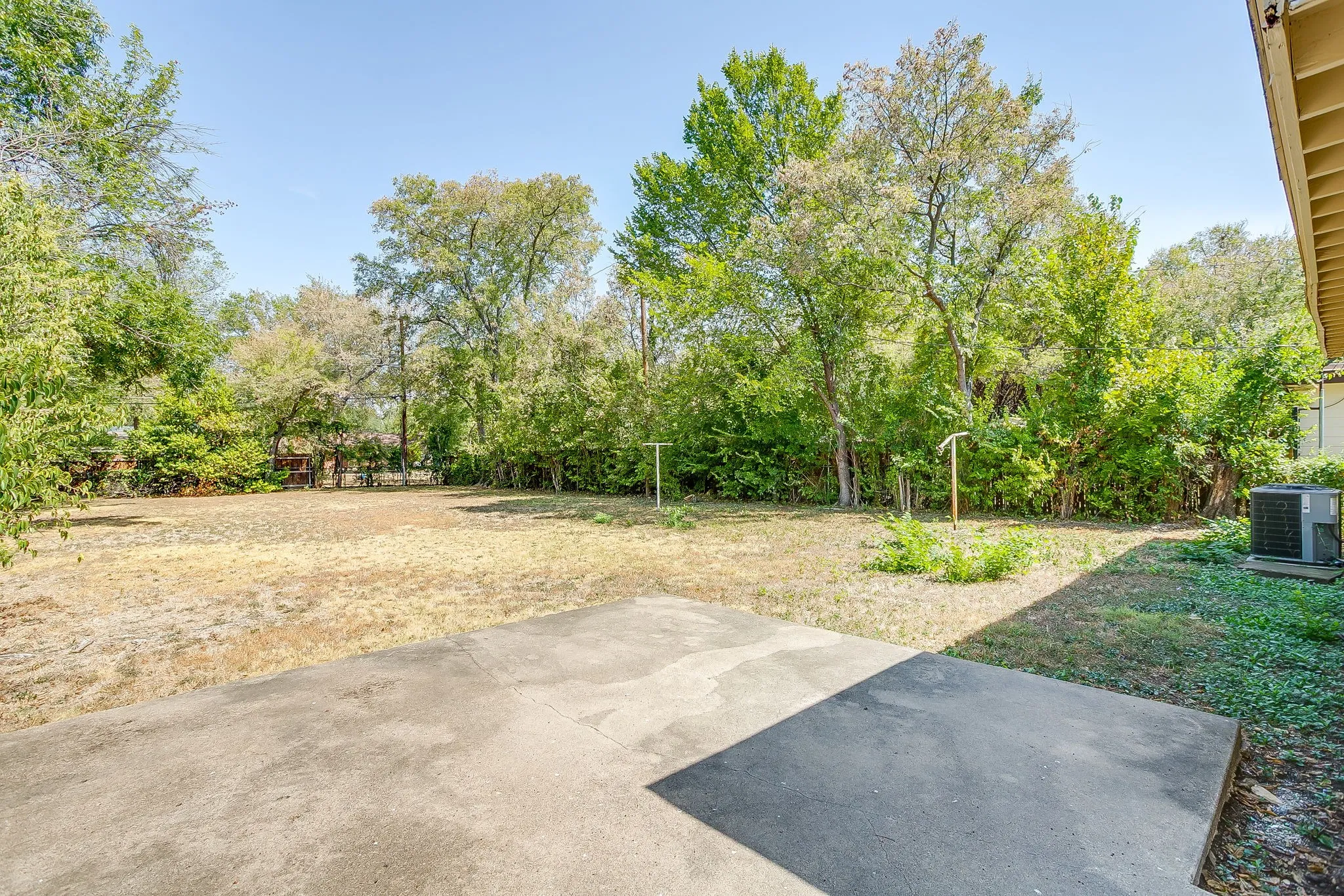Single Family Residence For Rent in Tarrant County , 2812 Cordone Street, Fort Worth, Texas 76133, 3 Bedroom, 2 Bathroom, Garage spaces, 1,174 Sqft, built in 1955, mls#21398779, Real Estate Agent in Fort Worth, Homes For Rent in Tarrant county, Homes For Rent in Fort Worth, Realtor in Fort Worth Texas, Real Estate Brokerage Independent Realty Texas, Luminita Cordes Realtor