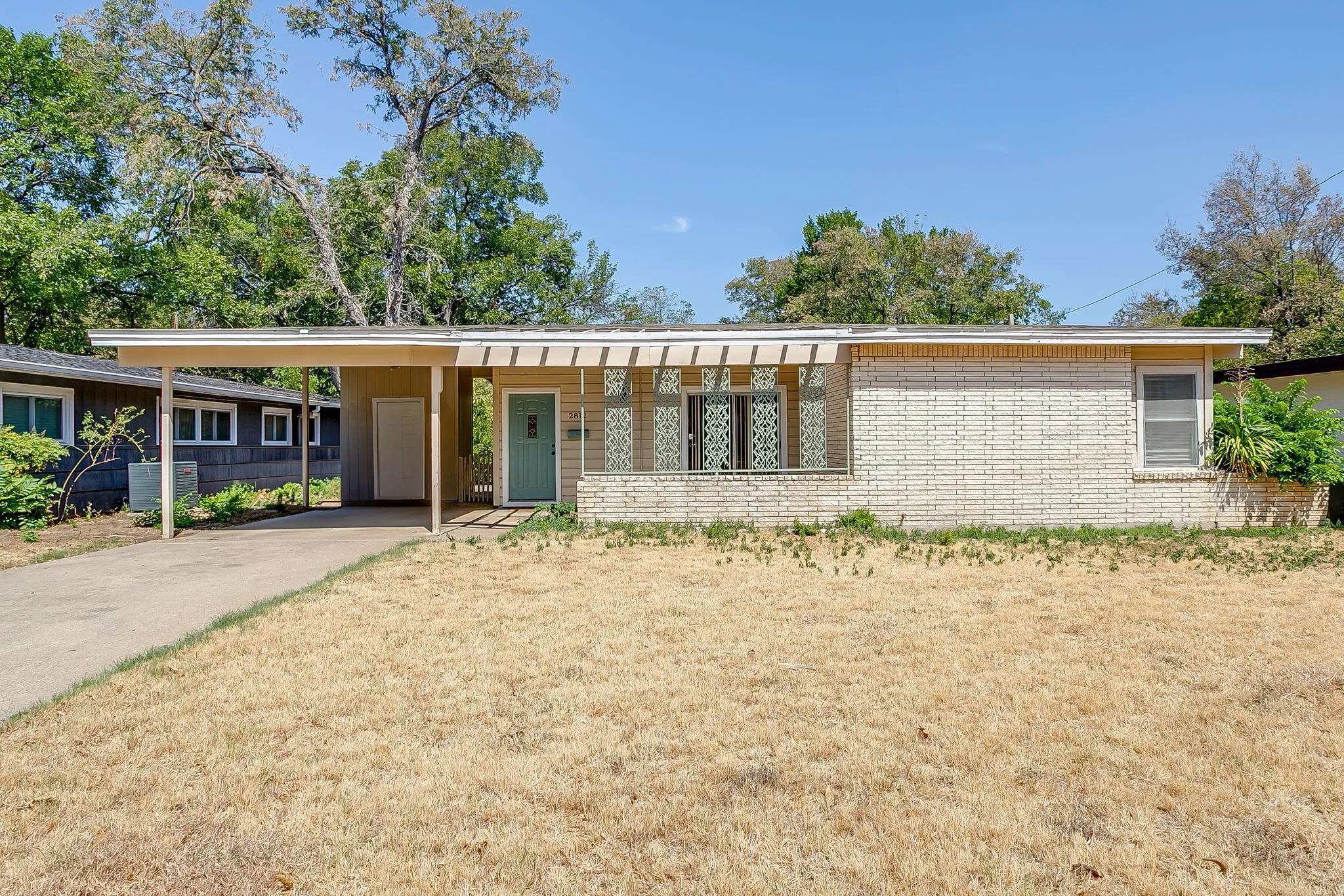 Single Family Residence For Rent in Tarrant County , 2812 Cordone Street, Fort Worth, Texas 76133, 3 Bedroom, 2 Bathroom, Garage spaces, 1,174 Sqft, built in 1955, mls#21398779, Real Estate Agent in Fort Worth, Homes For Rent in Tarrant county, Homes For Rent in Fort Worth, Realtor in Fort Worth Texas, Real Estate Brokerage Independent Realty Texas, Luminita Cordes Realtor