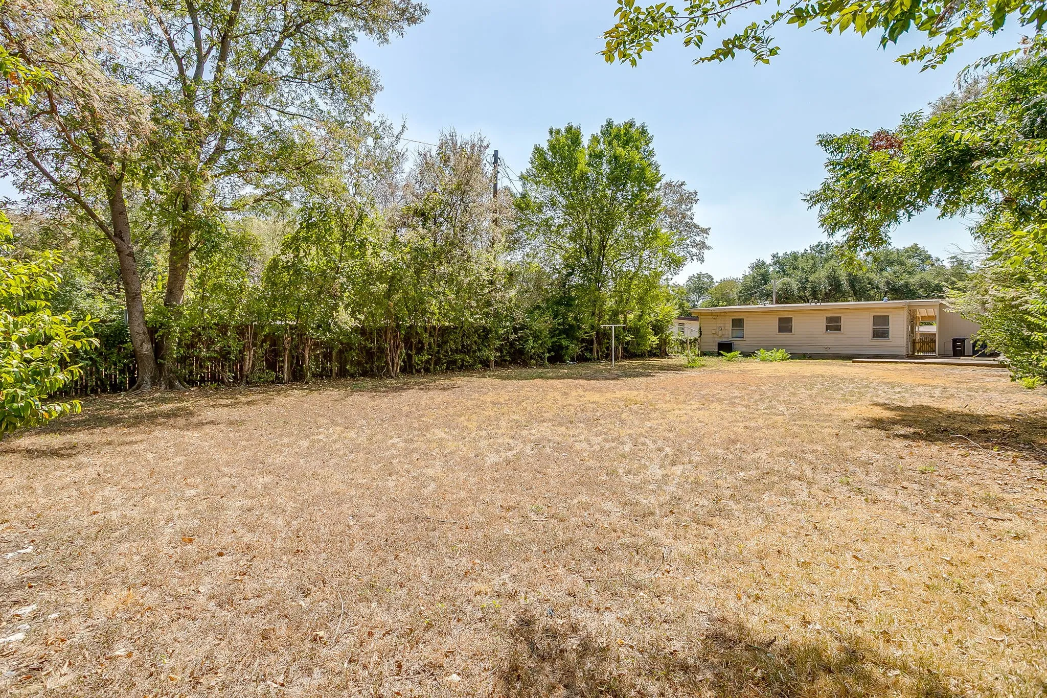 Single Family Residence For Rent in Tarrant County , 2812 Cordone Street, Fort Worth, Texas 76133, 3 Bedroom, 2 Bathroom, Garage spaces, 1,174 Sqft, built in 1955, mls#21398779, Real Estate Agent in Fort Worth, Homes For Rent in Tarrant county, Homes For Rent in Fort Worth, Realtor in Fort Worth Texas, Real Estate Brokerage Independent Realty Texas, Luminita Cordes Realtor