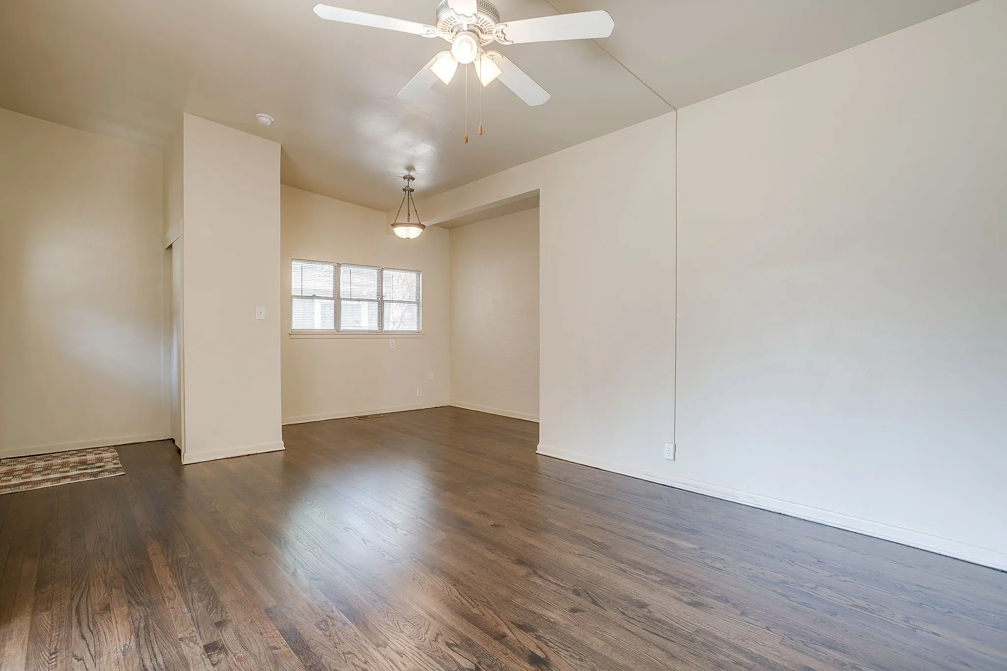Single Family Residence For Rent in Tarrant County , 2812 Cordone Street, Fort Worth, Texas 76133, 3 Bedroom, 2 Bathroom, Garage spaces, 1,174 Sqft, built in 1955, mls#21398779, Real Estate Agent in Fort Worth, Homes For Rent in Tarrant county, Homes For Rent in Fort Worth, Realtor in Fort Worth Texas, Real Estate Brokerage Independent Realty Texas, Luminita Cordes Realtor