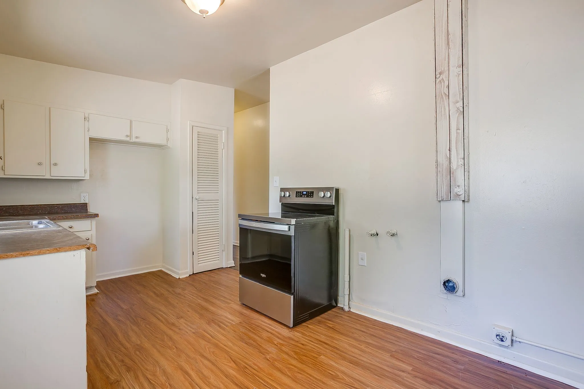 Single Family Residence For Rent in Tarrant County , 2812 Cordone Street, Fort Worth, Texas 76133, 3 Bedroom, 2 Bathroom, Garage spaces, 1,174 Sqft, built in 1955, mls#21398779, Real Estate Agent in Fort Worth, Homes For Rent in Tarrant county, Homes For Rent in Fort Worth, Realtor in Fort Worth Texas, Real Estate Brokerage Independent Realty Texas, Luminita Cordes Realtor
