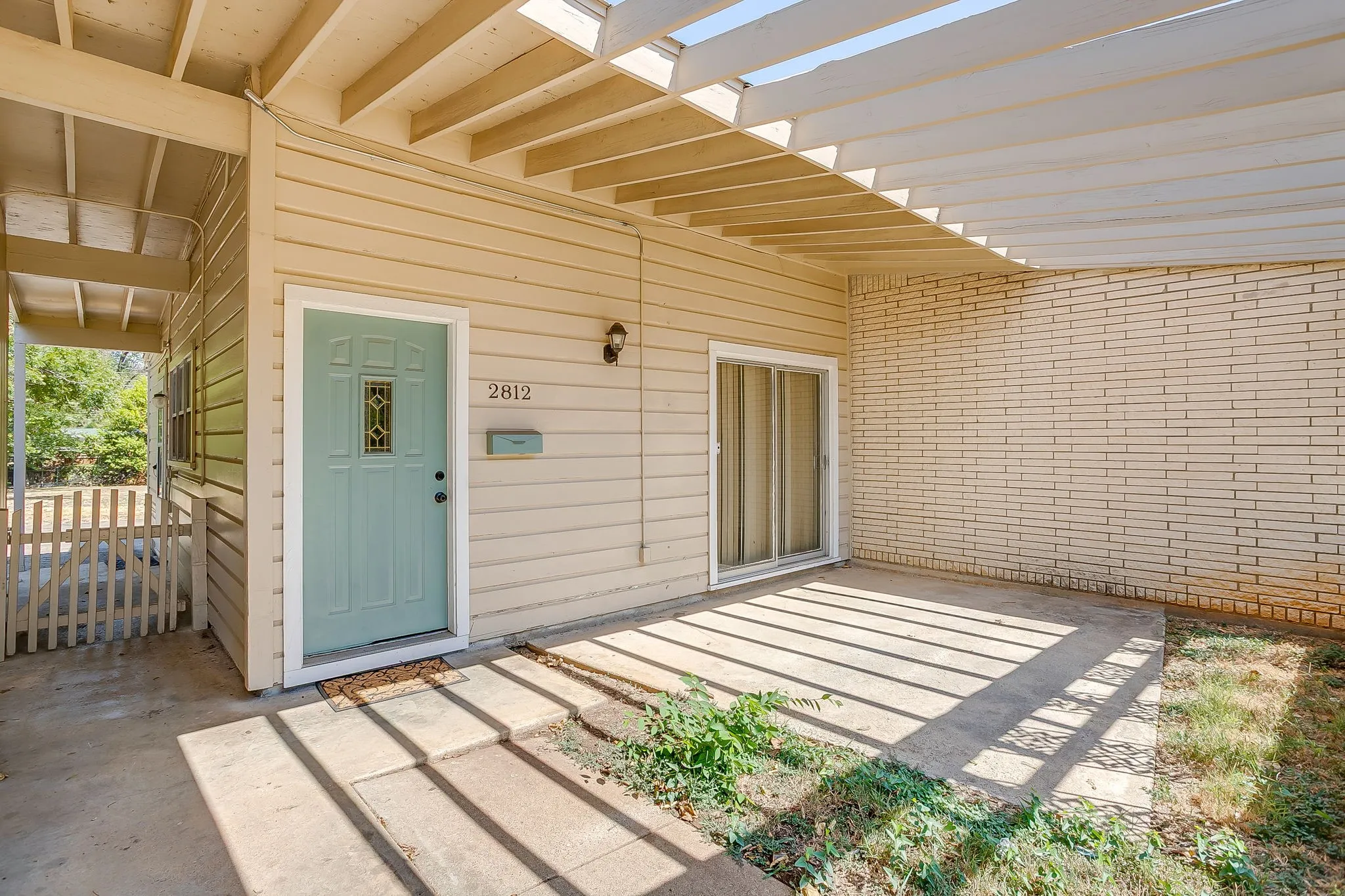 Single Family Residence For Rent in Tarrant County , 2812 Cordone Street, Fort Worth, Texas 76133, 3 Bedroom, 2 Bathroom, Garage spaces, 1,174 Sqft, built in 1955, mls#21398779, Real Estate Agent in Fort Worth, Homes For Rent in Tarrant county, Homes For Rent in Fort Worth, Realtor in Fort Worth Texas, Real Estate Brokerage Independent Realty Texas, Luminita Cordes Realtor