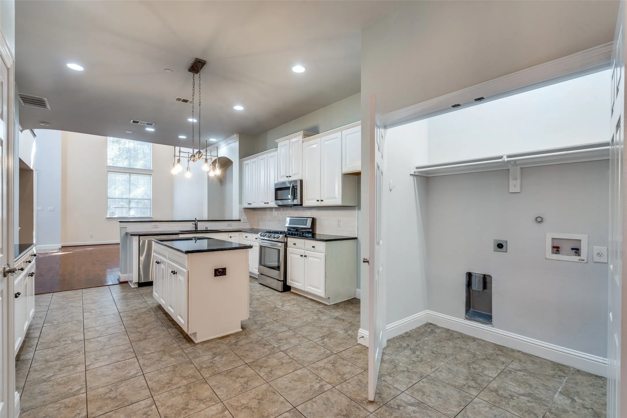 Townhouse For Rent in Collin County , 4667 Edith Street, Plano, Texas 75024, 3 Bedroom, 3 Bathroom, 2 Garage spaces, 2,319 Sqft, built in 2007, mls#21398694, Real Estate Agent in Plano, Homes For Rent in Collin county, Homes For Rent in Plano, Realtor in Plano Texas, Real Estate Brokerage Independent Realty Texas, Luminita Cordes Realtor