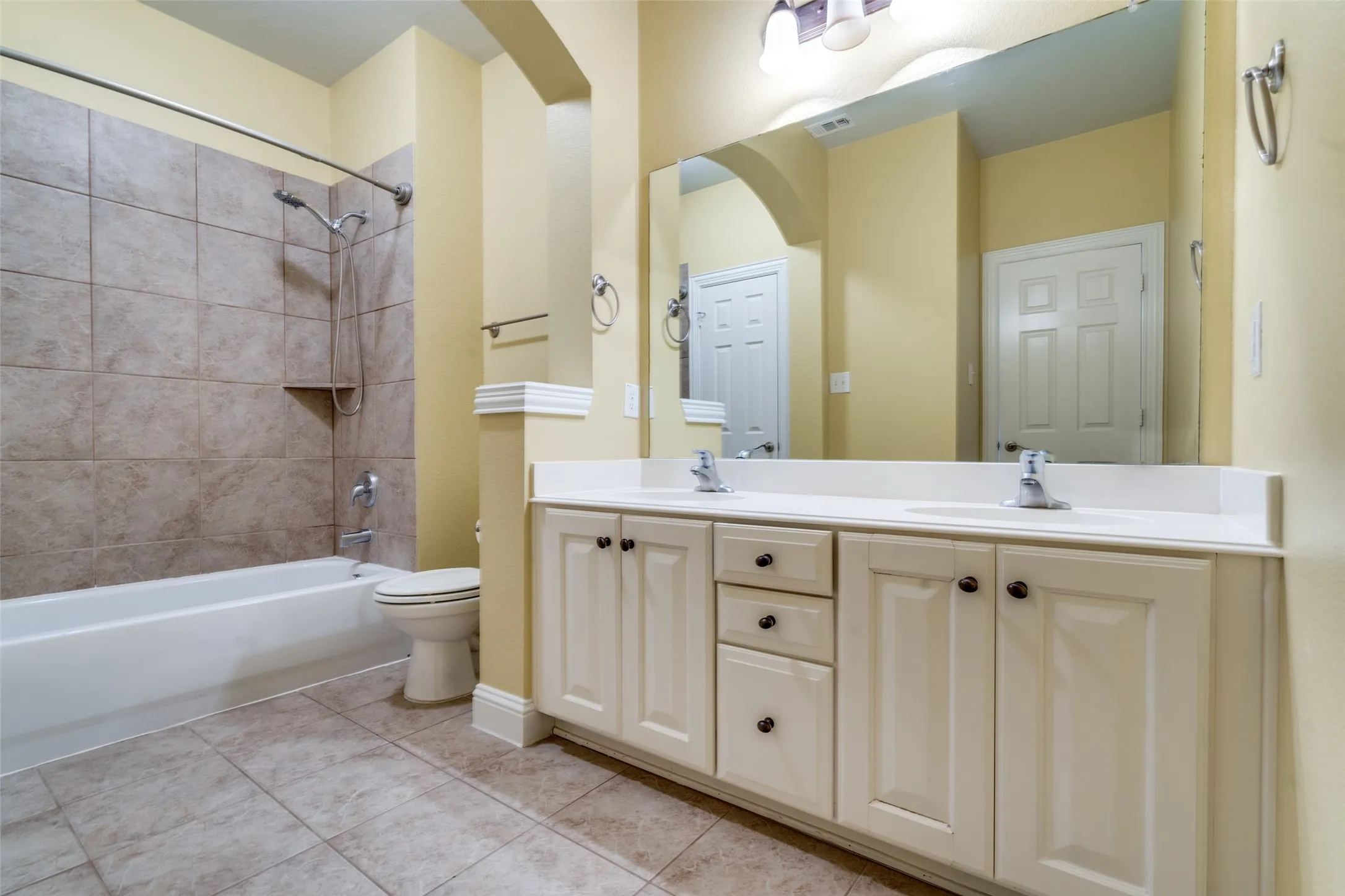 Townhouse For Rent in Collin County , 4667 Edith Street, Plano, Texas 75024, 3 Bedroom, 3 Bathroom, 2 Garage spaces, 2,319 Sqft, built in 2007, mls#21398694, Real Estate Agent in Plano, Homes For Rent in Collin county, Homes For Rent in Plano, Realtor in Plano Texas, Real Estate Brokerage Independent Realty Texas, Luminita Cordes Realtor