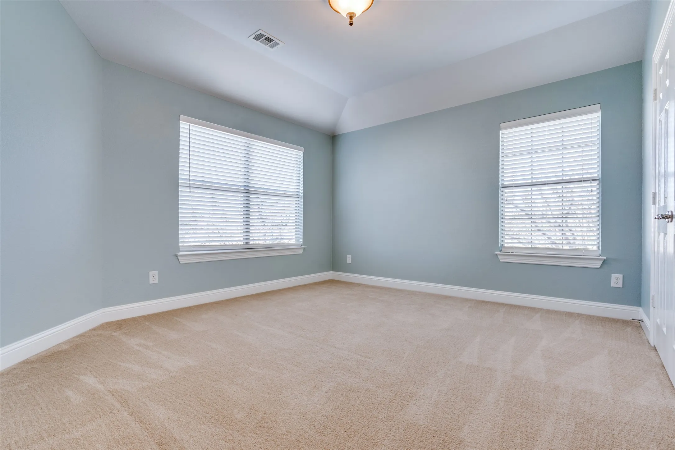 Townhouse For Rent in Collin County , 4667 Edith Street, Plano, Texas 75024, 3 Bedroom, 3 Bathroom, 2 Garage spaces, 2,319 Sqft, built in 2007, mls#21398694, Real Estate Agent in Plano, Homes For Rent in Collin county, Homes For Rent in Plano, Realtor in Plano Texas, Real Estate Brokerage Independent Realty Texas, Luminita Cordes Realtor