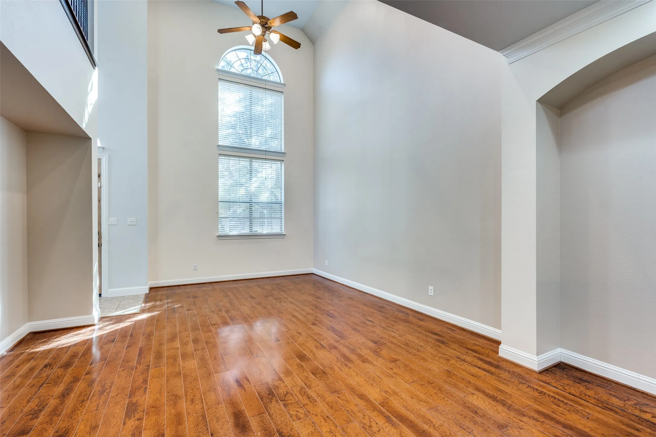 Townhouse For Rent in Collin County , 4667 Edith Street, Plano, Texas 75024, 3 Bedroom, 3 Bathroom, 2 Garage spaces, 2,319 Sqft, built in 2007, mls#21398694, Real Estate Agent in Plano, Homes For Rent in Collin county, Homes For Rent in Plano, Realtor in Plano Texas, Real Estate Brokerage Independent Realty Texas, Luminita Cordes Realtor