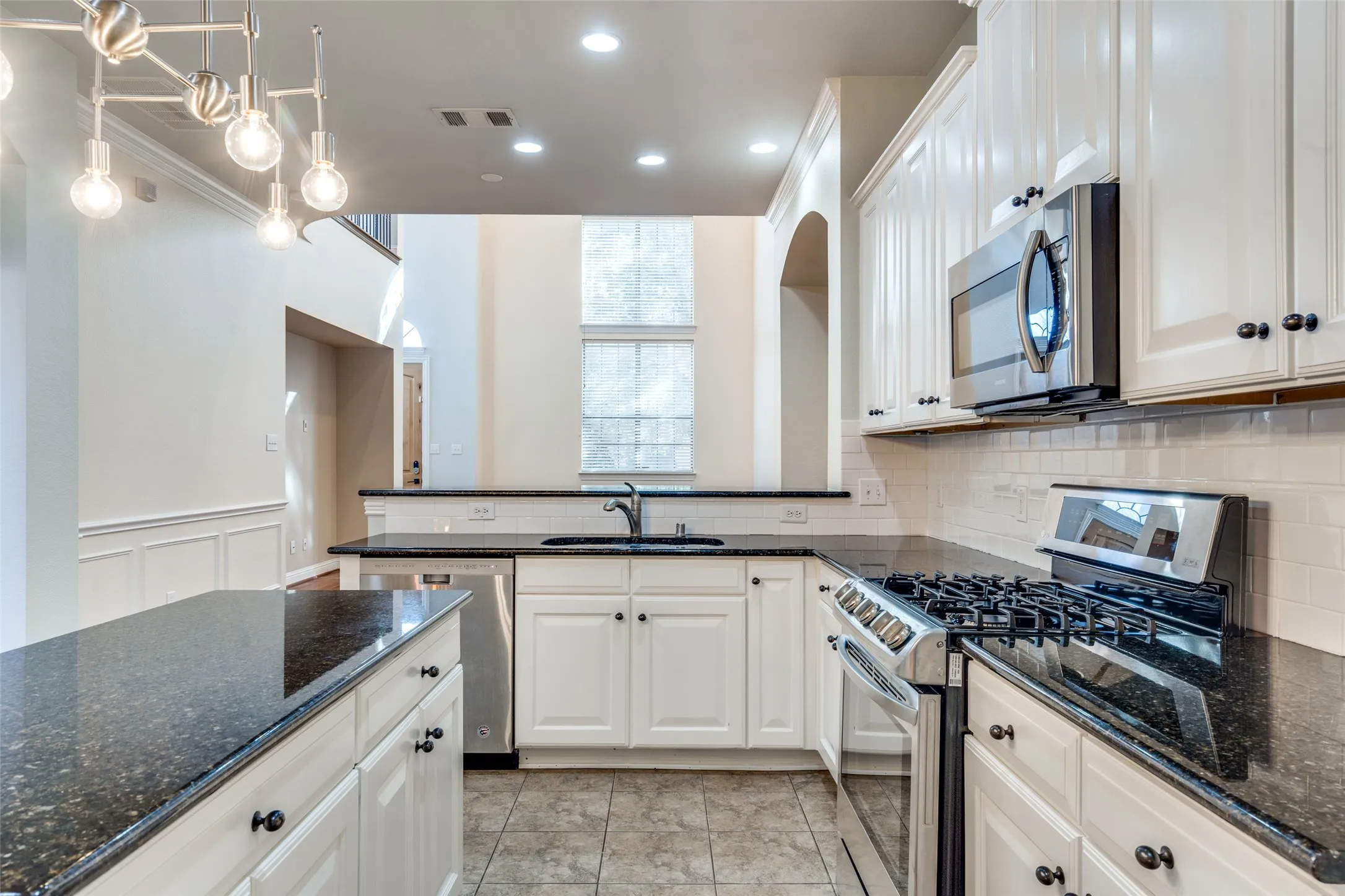 Townhouse For Rent in Collin County , 4667 Edith Street, Plano, Texas 75024, 3 Bedroom, 3 Bathroom, 2 Garage spaces, 2,319 Sqft, built in 2007, mls#21398694, Real Estate Agent in Plano, Homes For Rent in Collin county, Homes For Rent in Plano, Realtor in Plano Texas, Real Estate Brokerage Independent Realty Texas, Luminita Cordes Realtor